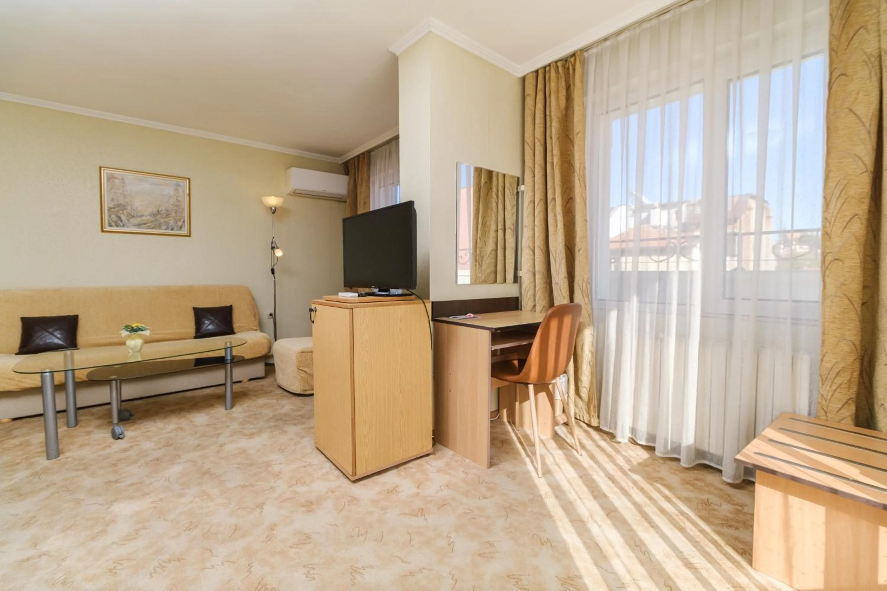 TV and multimedia in Noviz Hotel