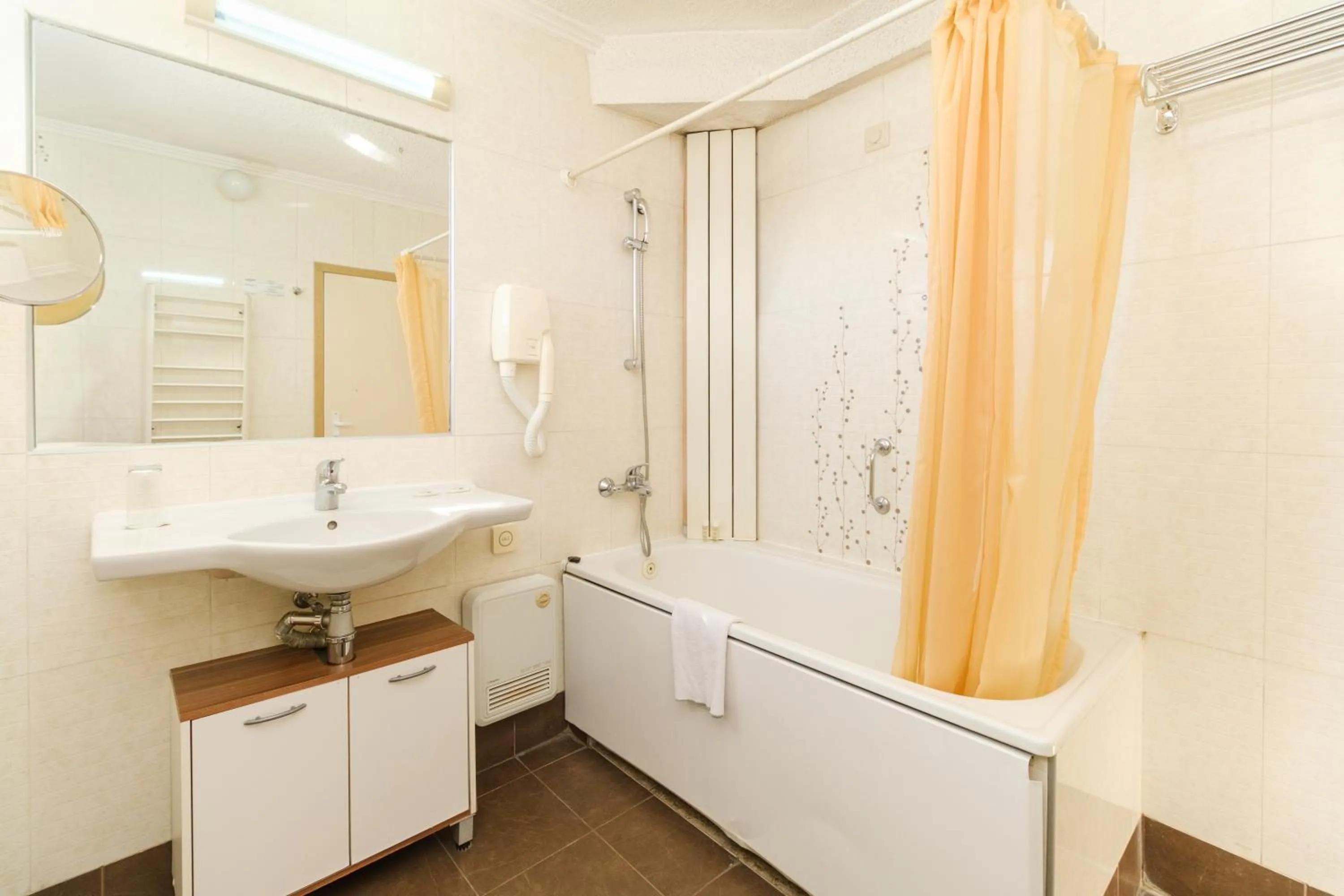 Toilet in Noviz Hotel