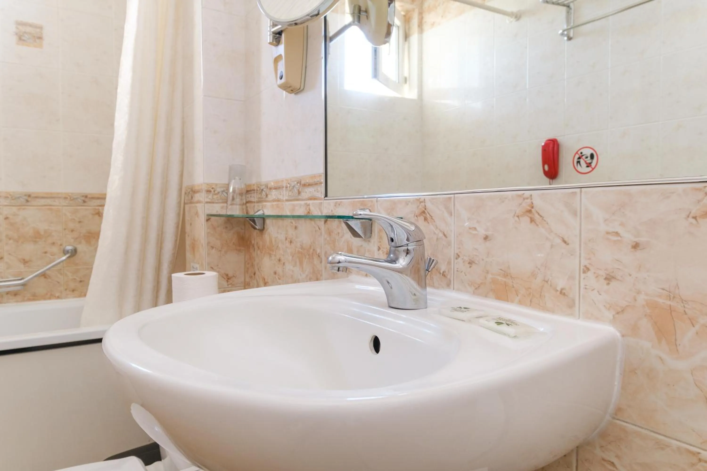 Bathroom in Noviz Hotel