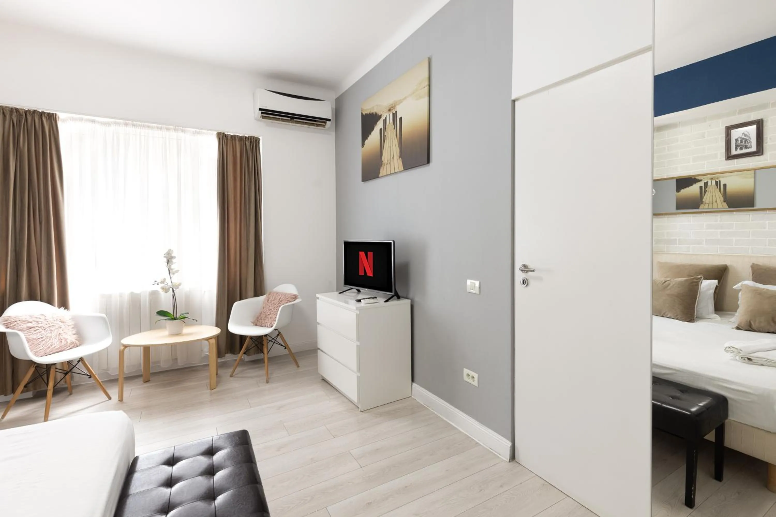 Photo of the whole room, Bed in Metropole Apartments - Old City