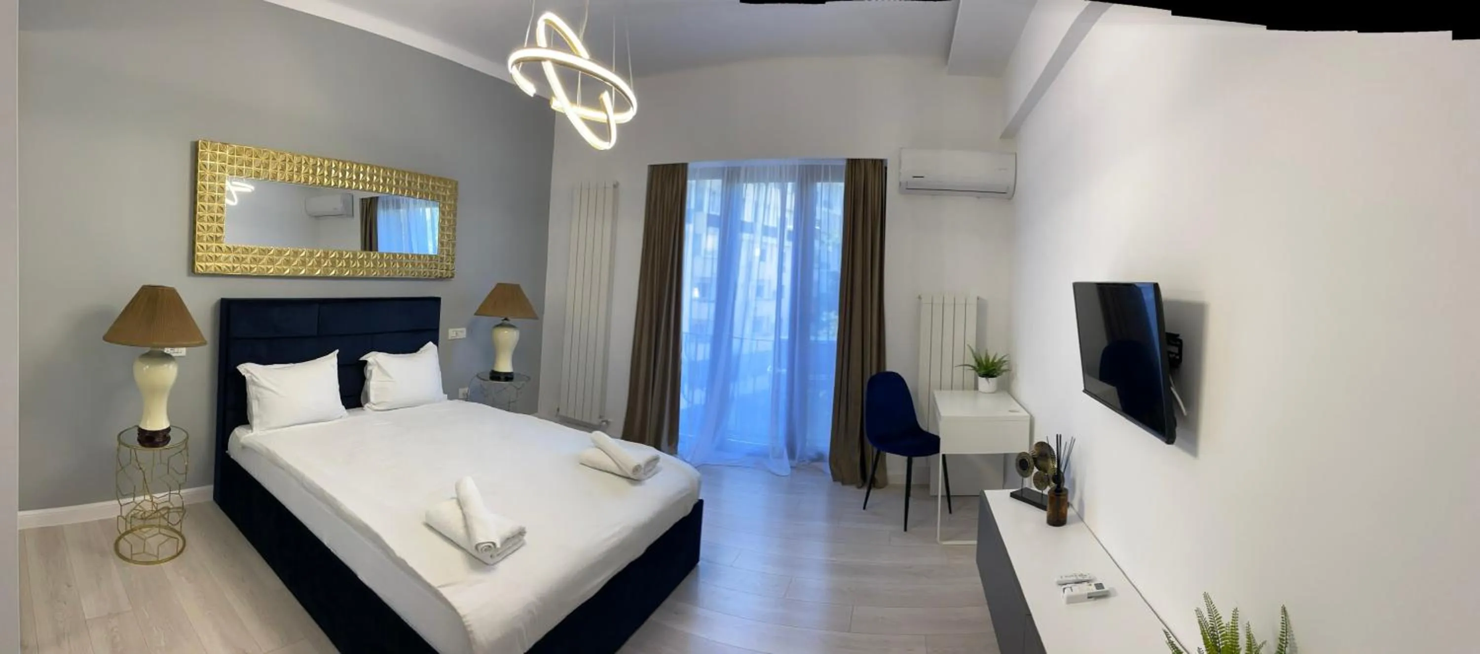 Photo of the whole room, Bed in Metropole Apartments - Old City