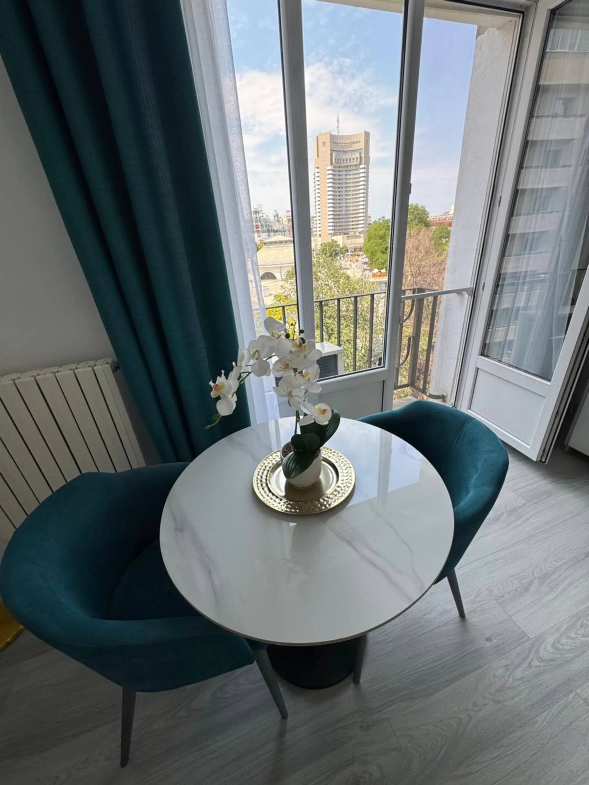 Dining area in Metropole Apartments - Old City
