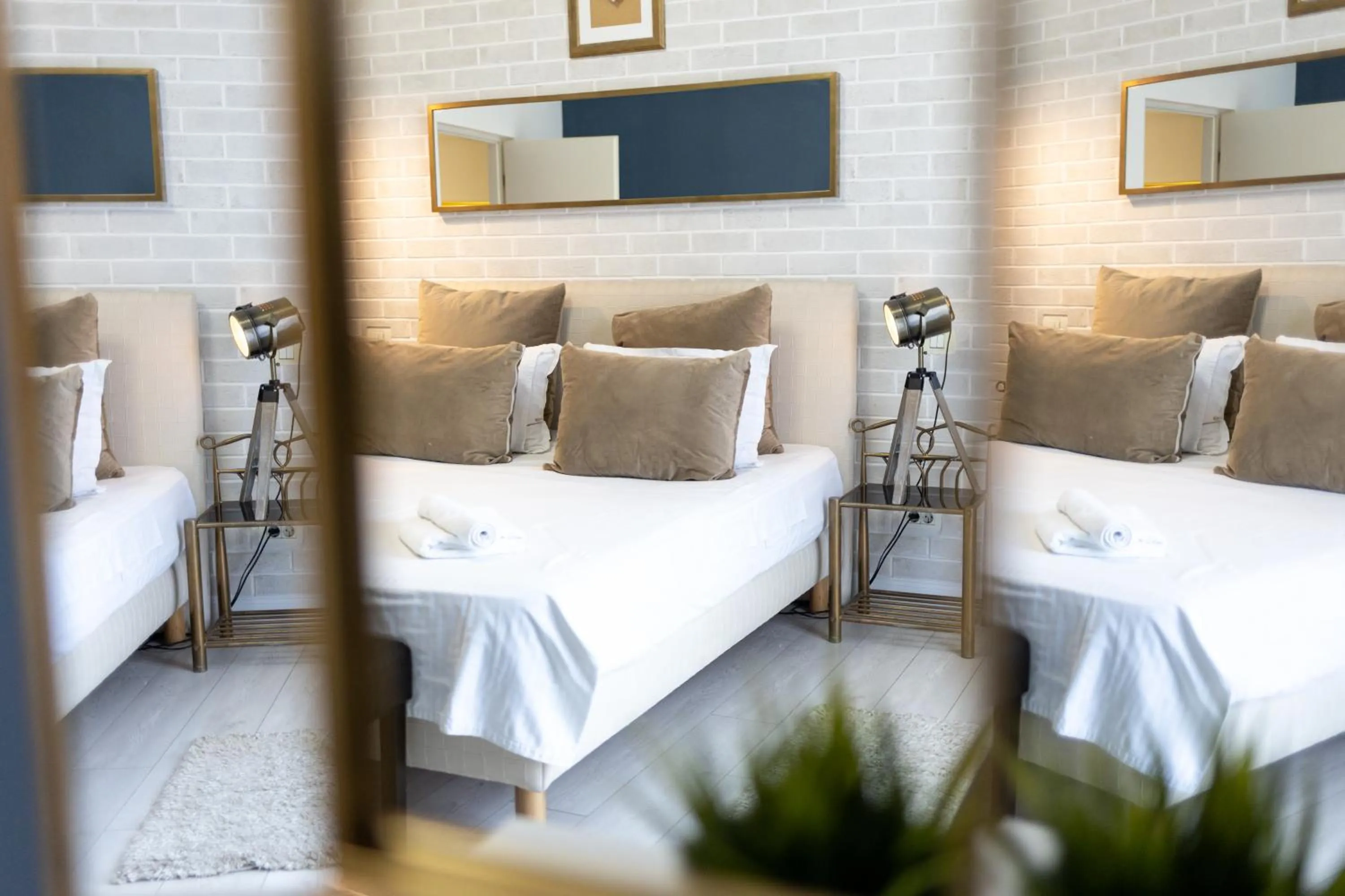 Photo of the whole room, Bed in Metropole Apartments - Old City