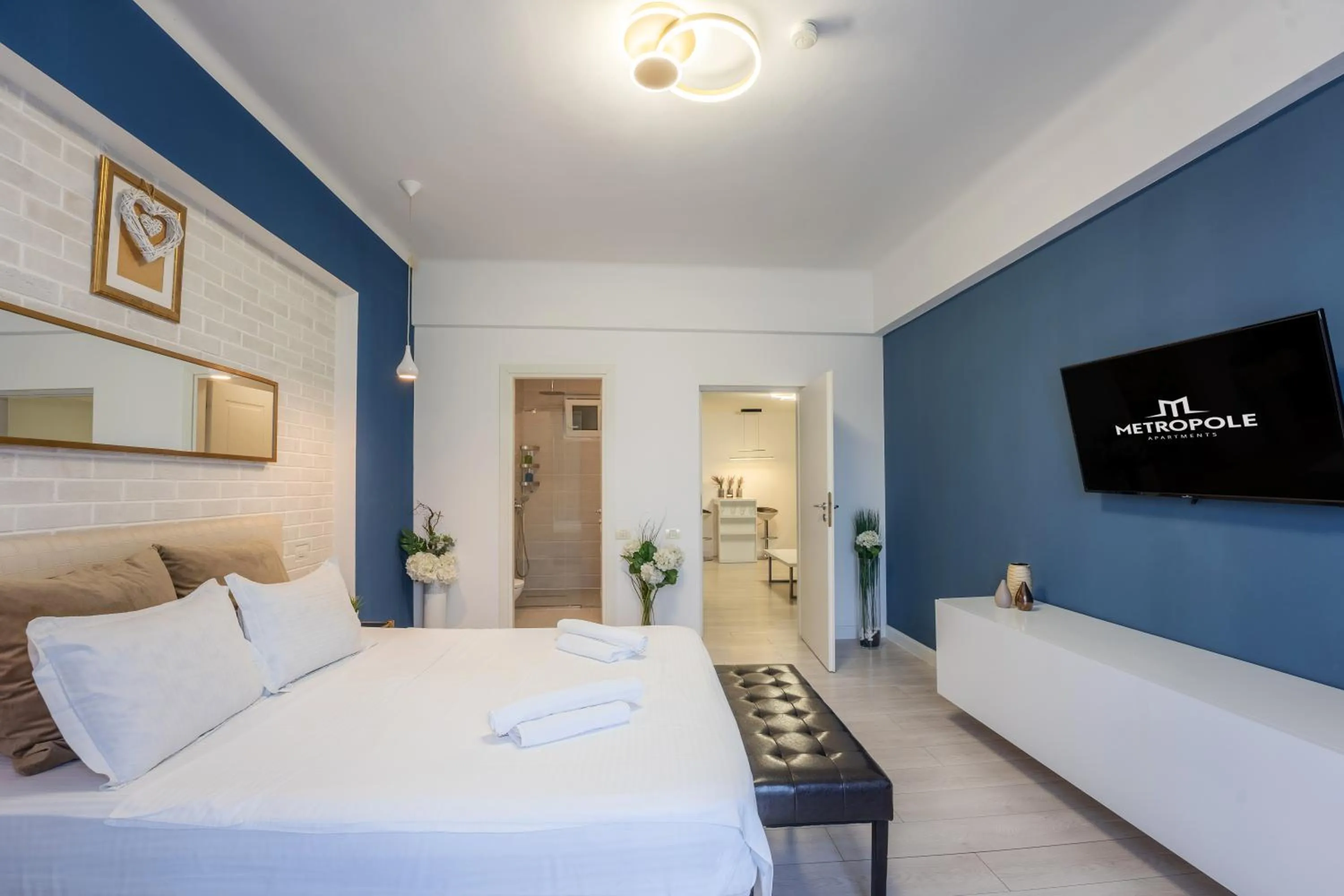 Photo of the whole room, Bed in Metropole Apartments - Old City