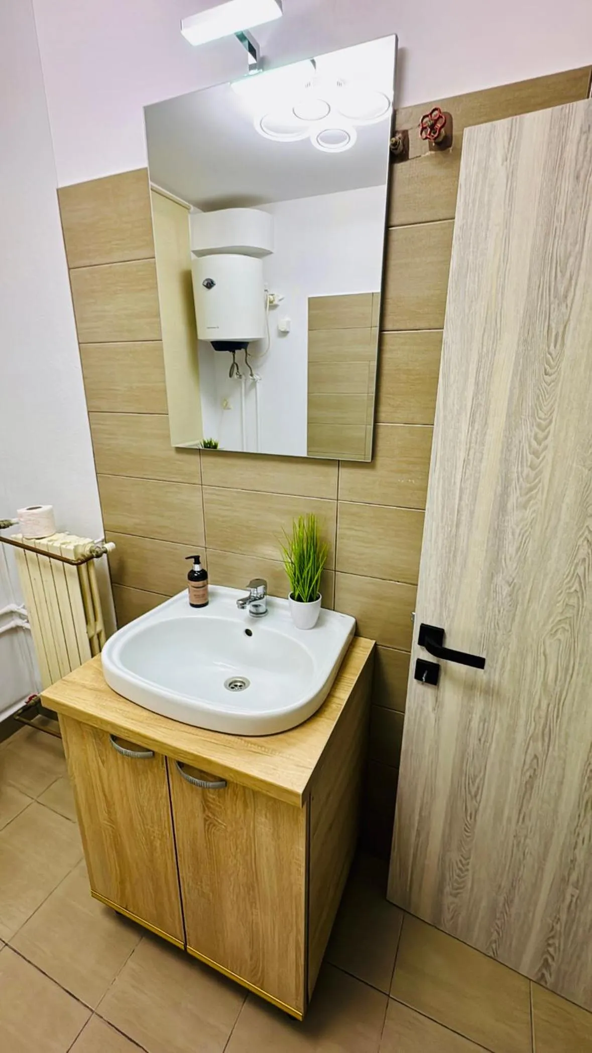 Bathroom in Metropole Apartments - Old City