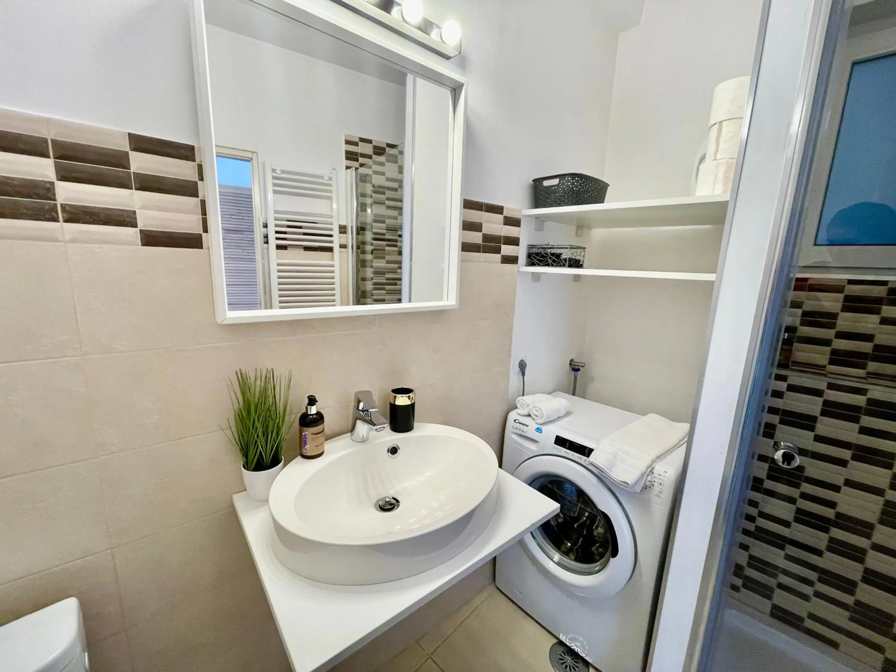 Bathroom in Metropole Apartments - Old City