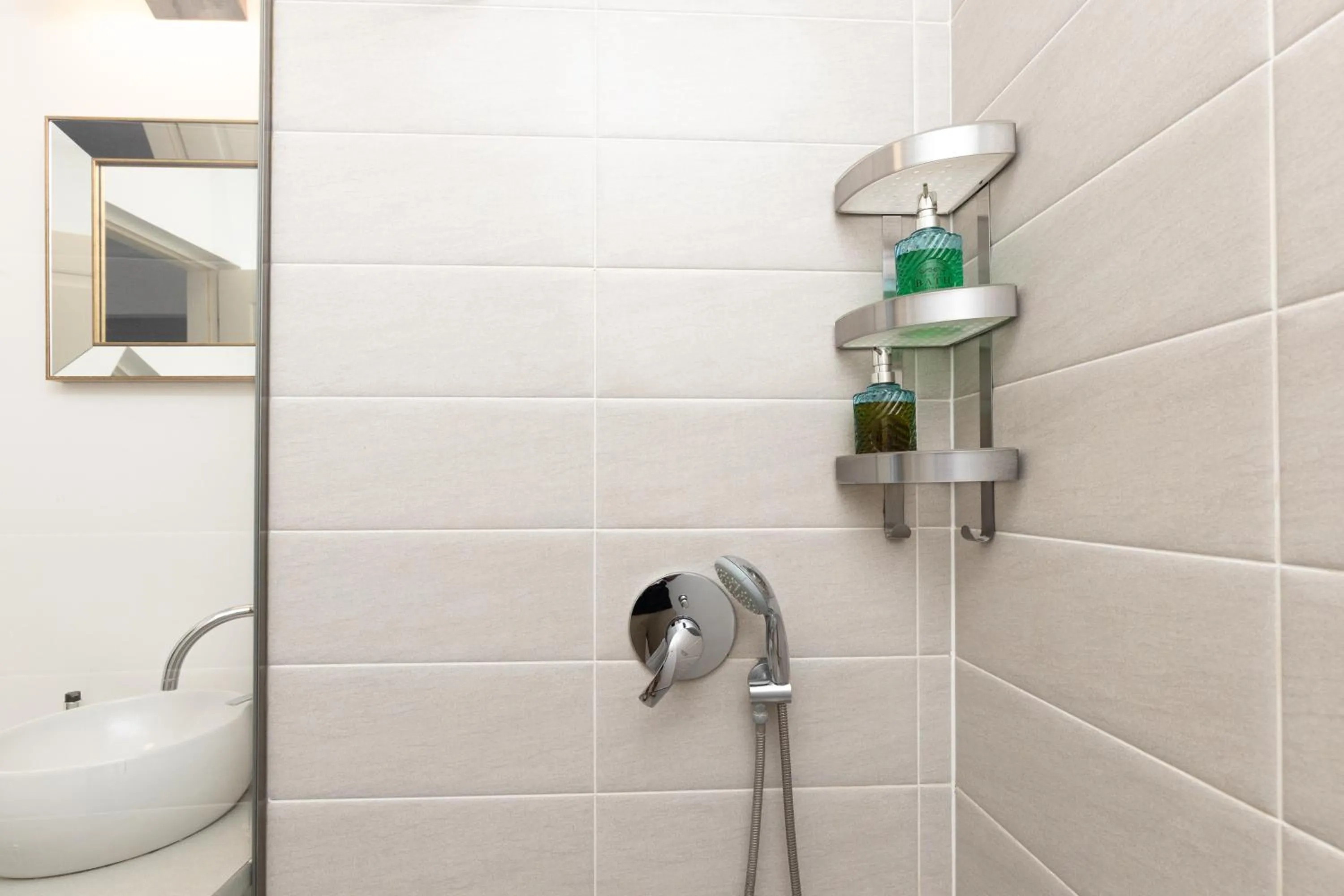 Shower in Metropole Apartments - Old City