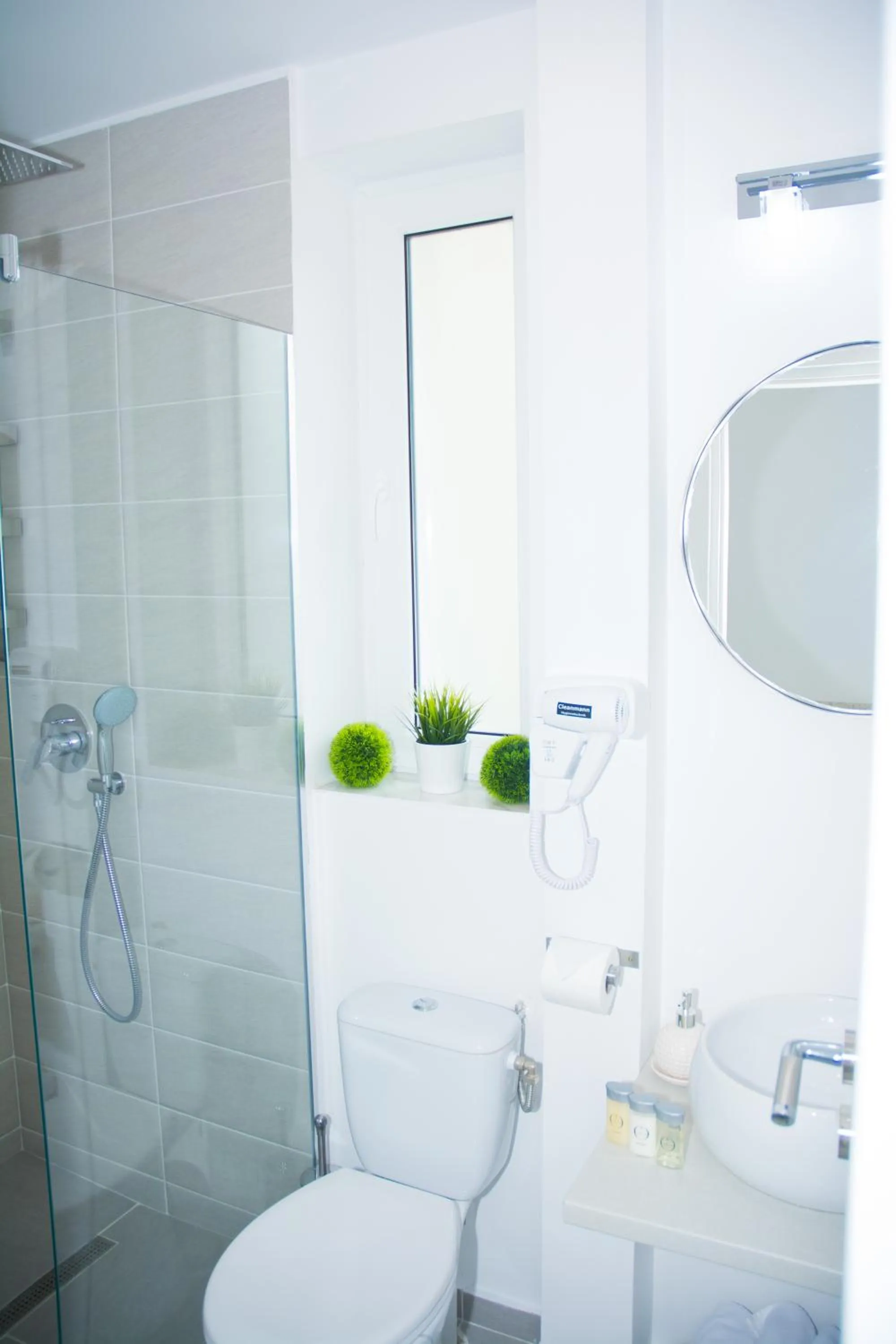 Toilet in Metropole Apartments - Old City