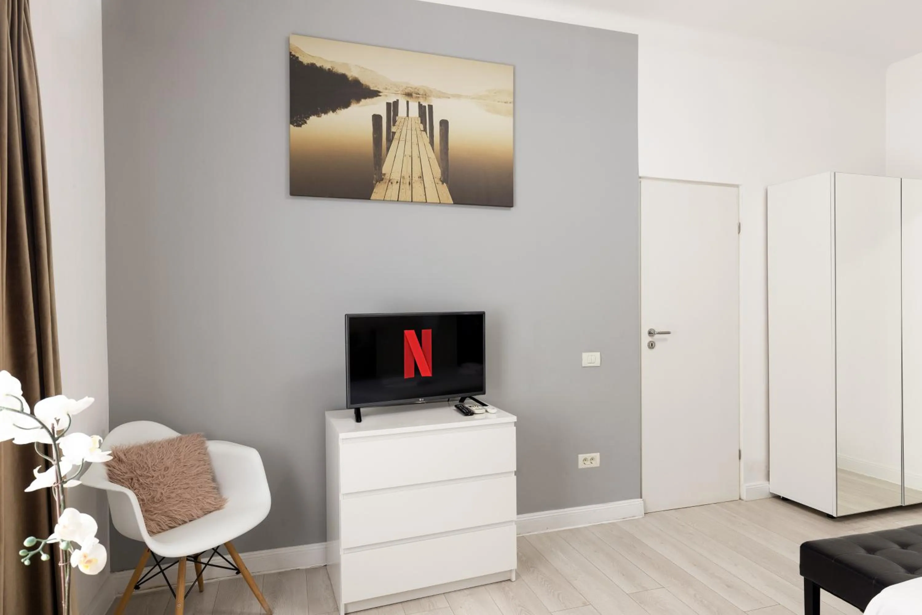 Photo of the whole room in Metropole Apartments - Old City