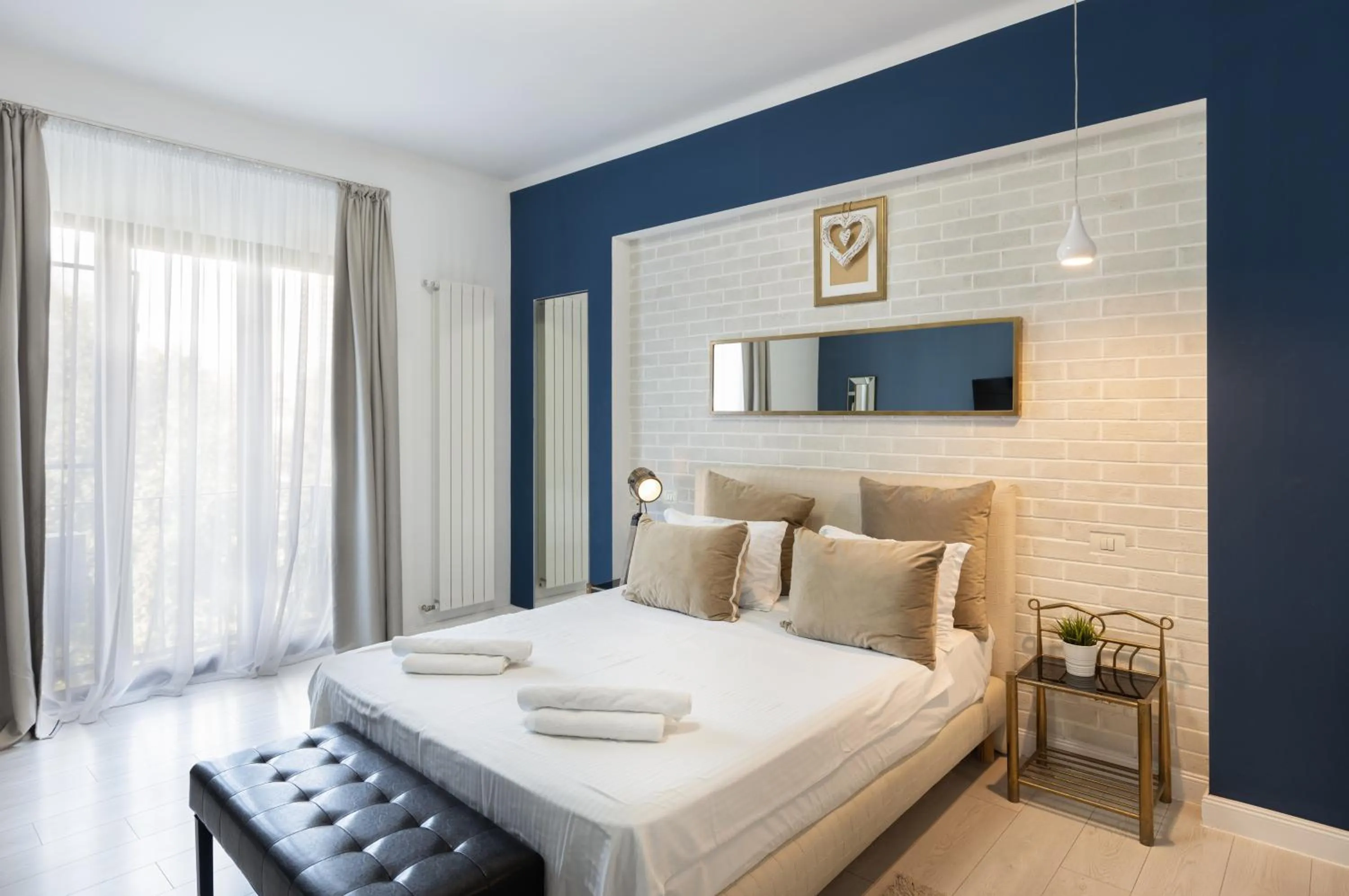 Bedroom, Bed in Metropole Apartments - Old City