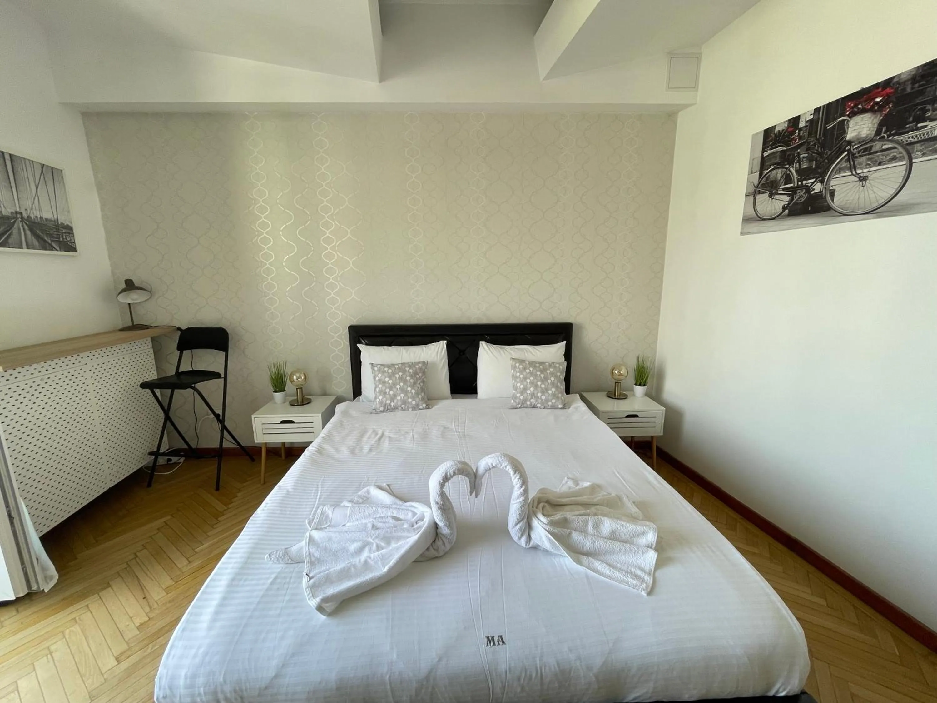 towels, Bed in Metropole Apartments - Old City