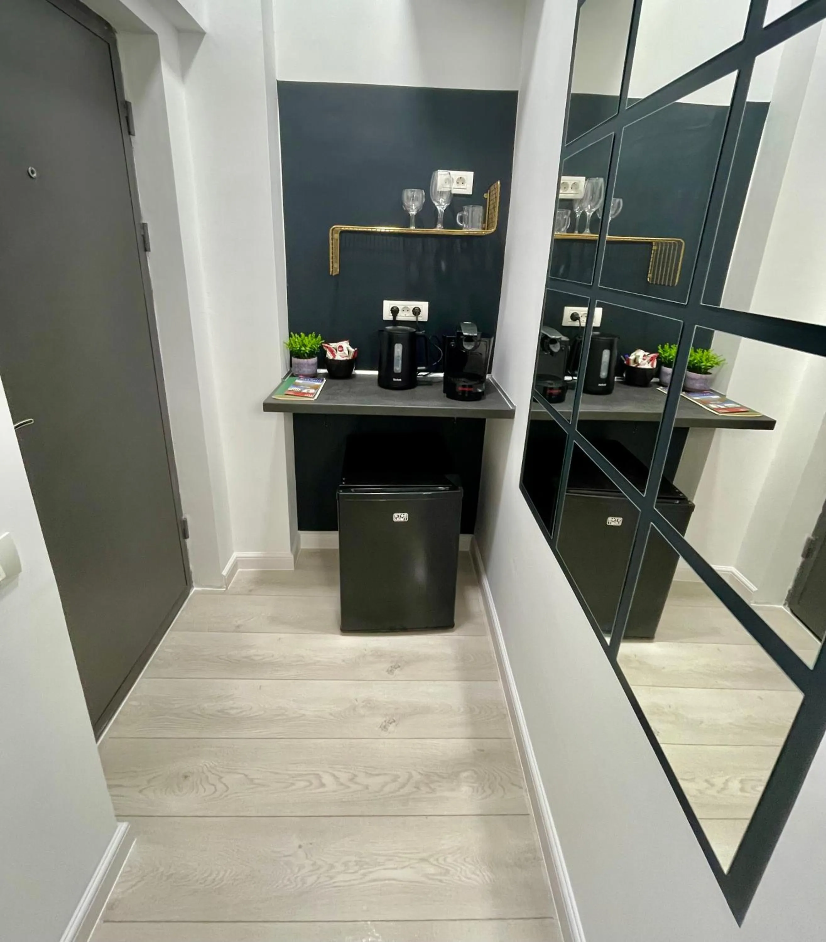 Coffee/tea facilities in Metropole Apartments - Old City