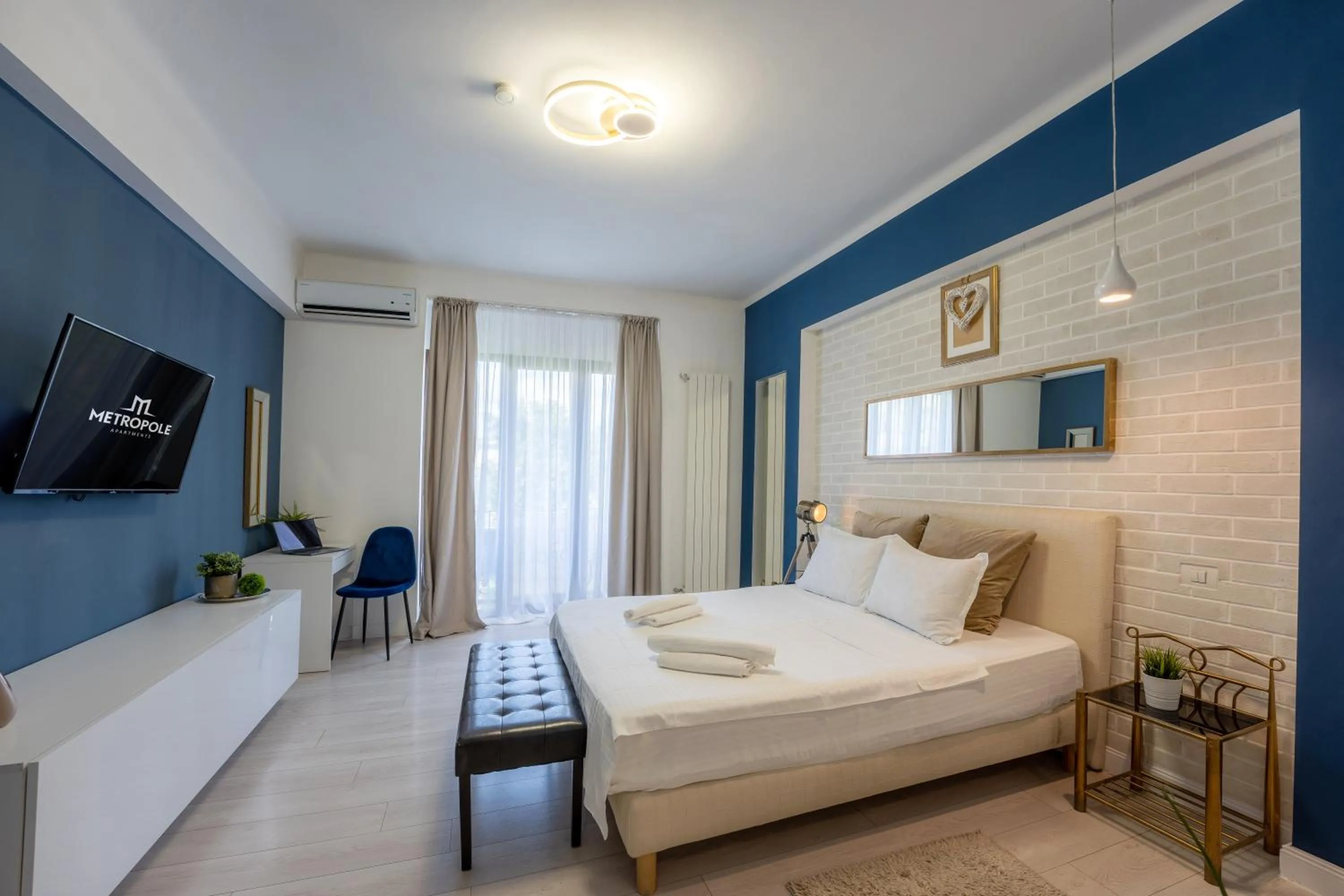 Photo of the whole room, Bed in Metropole Apartments - Old City