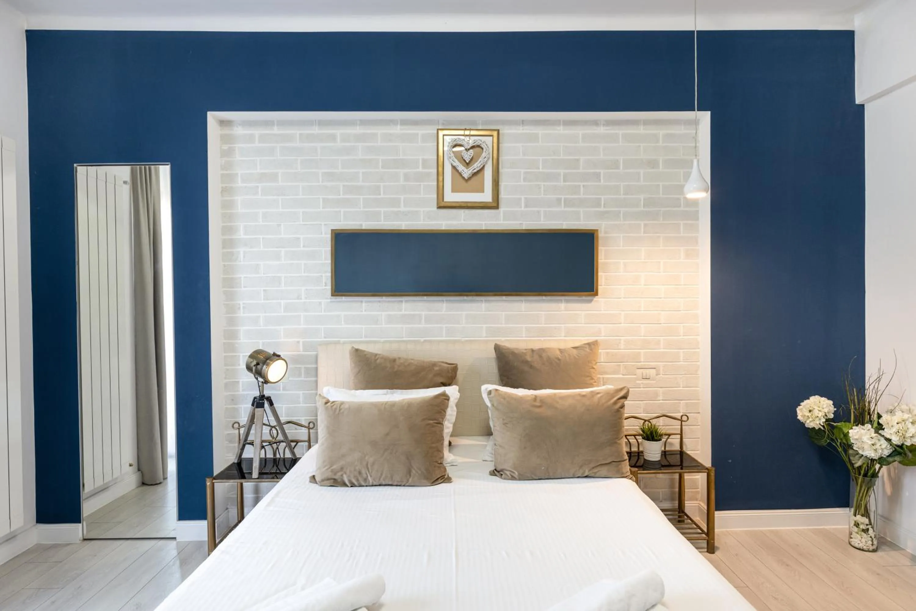 Photo of the whole room, Bed in Metropole Apartments - Old City