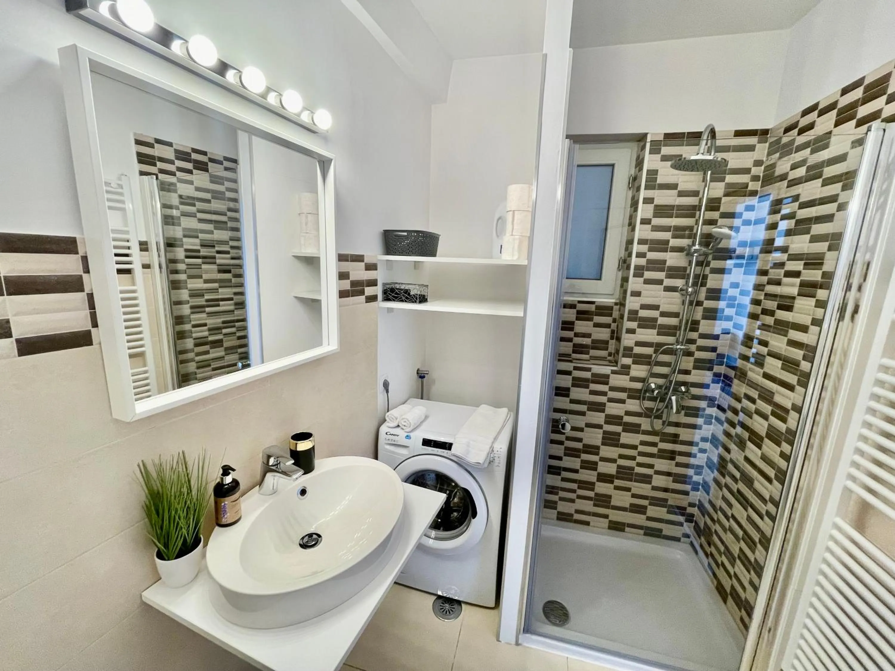 Bathroom in Metropole Apartments - Old City