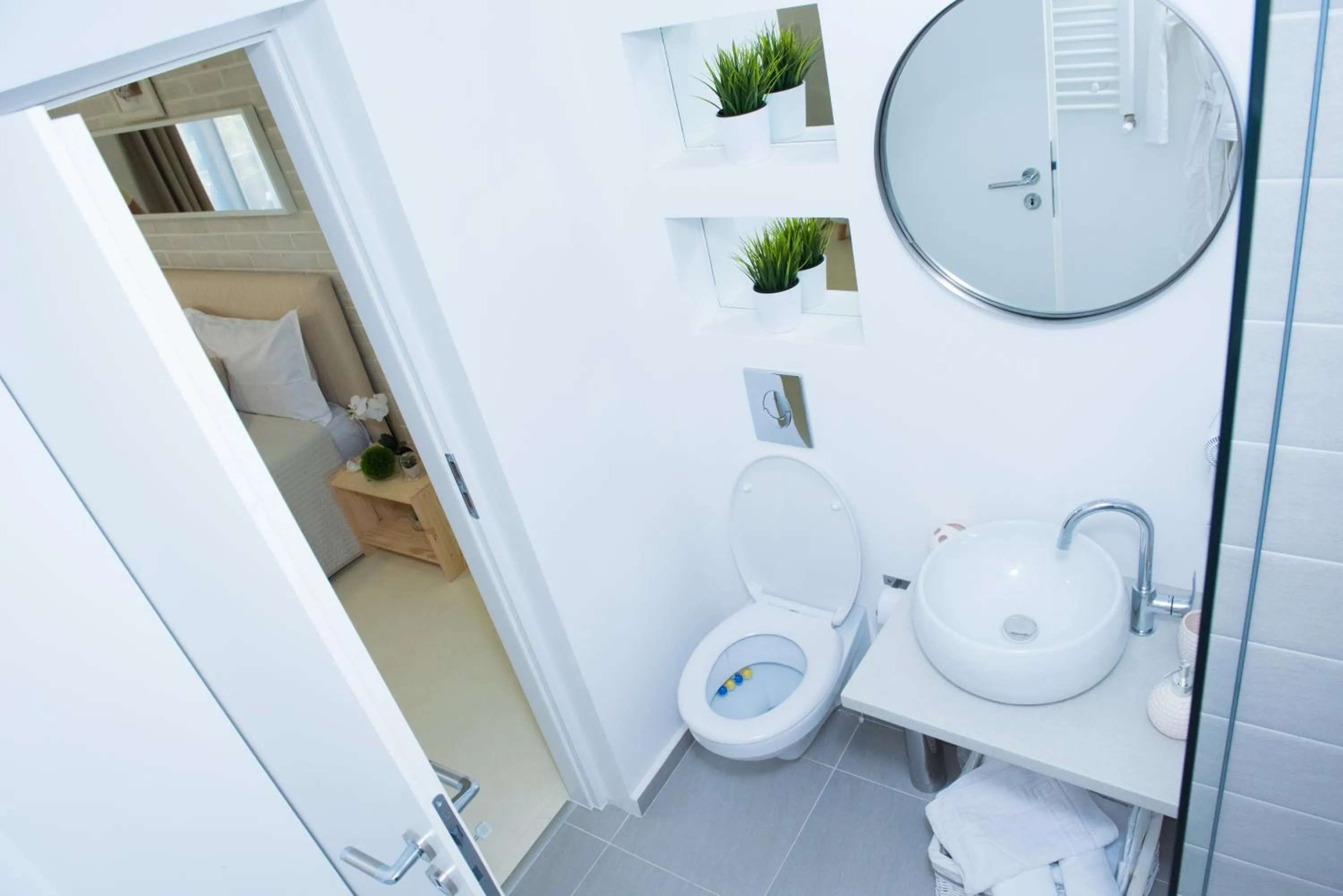 Toilet in Metropole Apartments - Old City