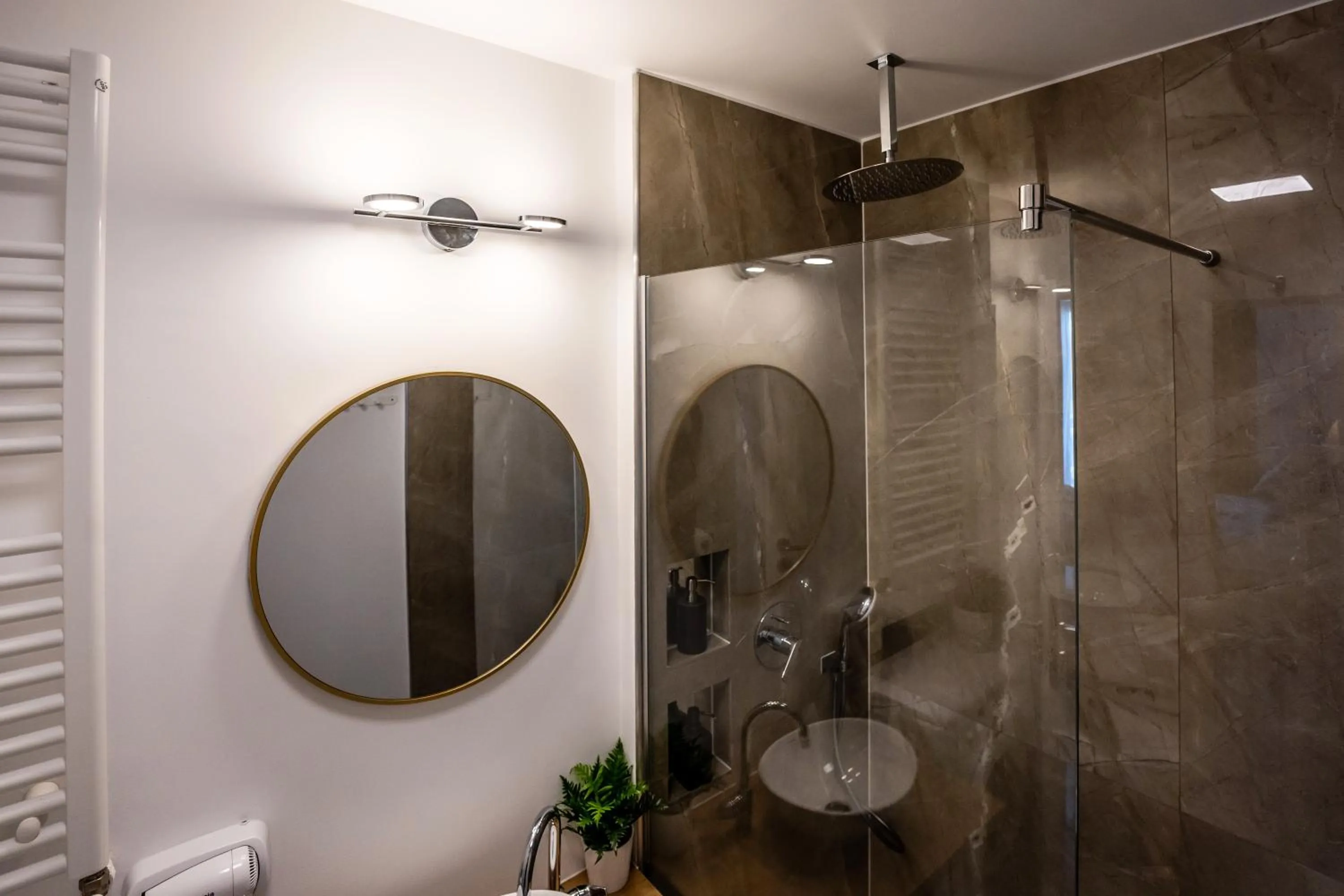 Bathroom in Metropole Apartments - Old City