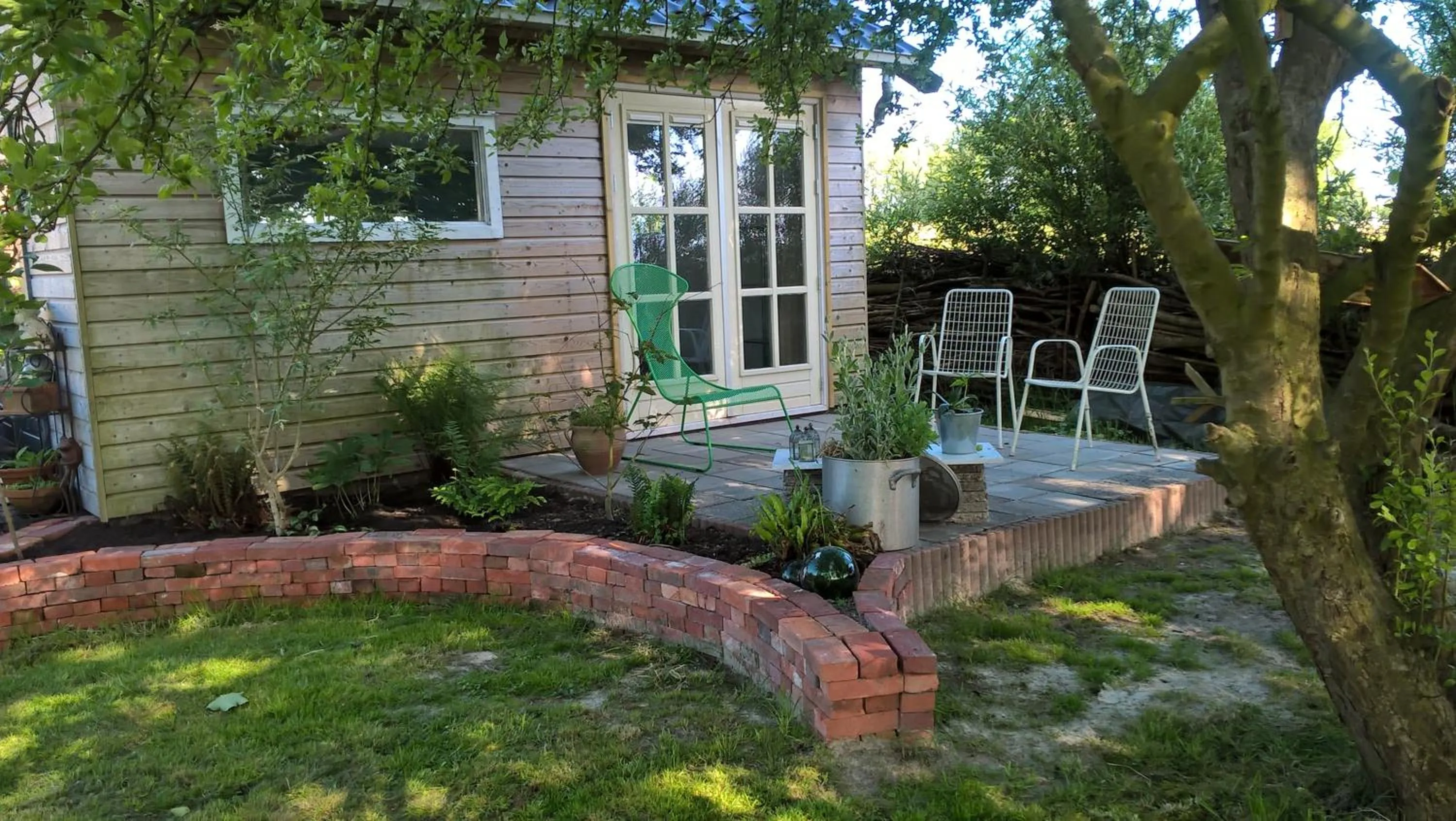 Property building in Kleine Buurt aan de Weide