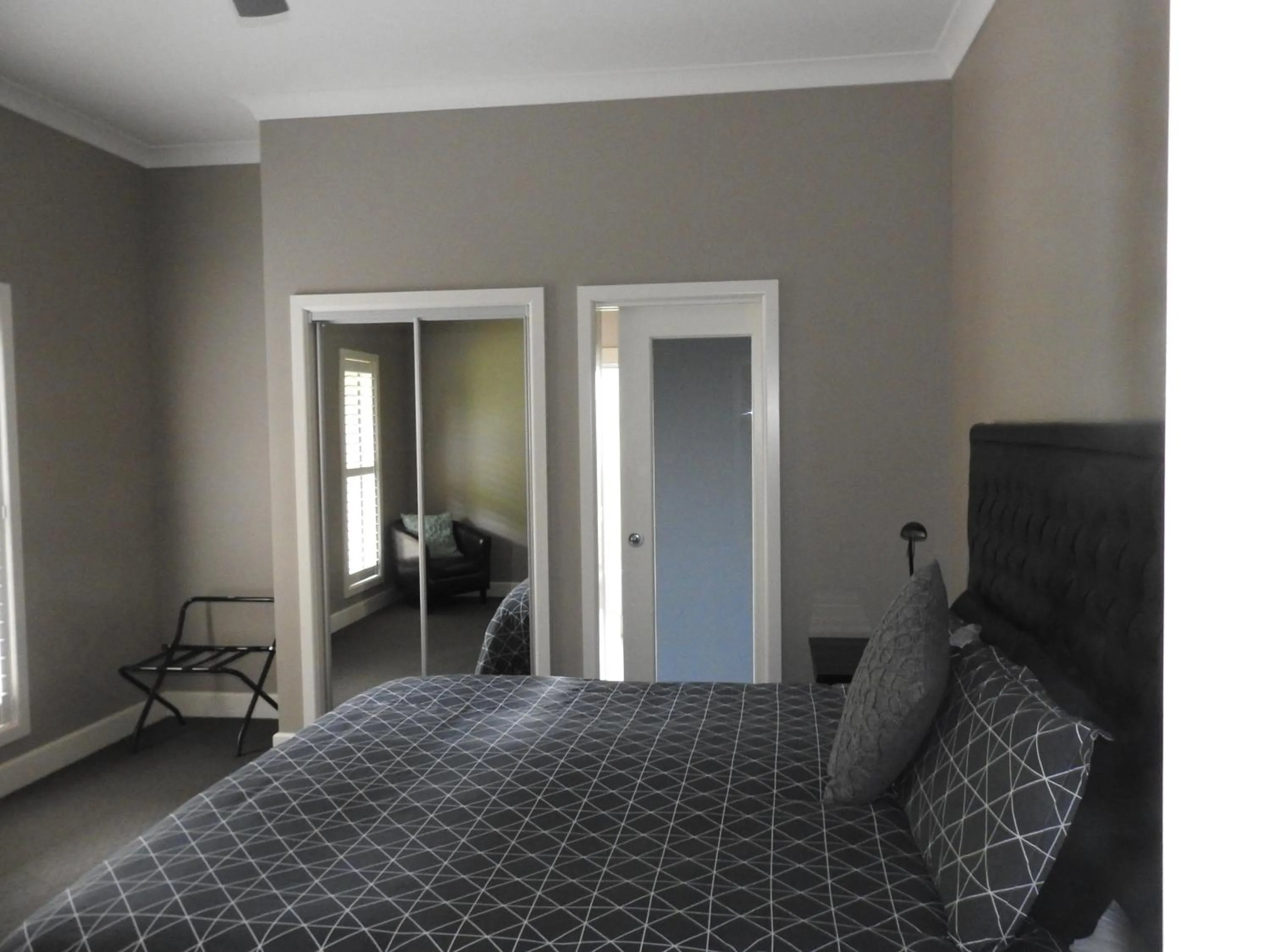 Bed in Barklysuites Apartments