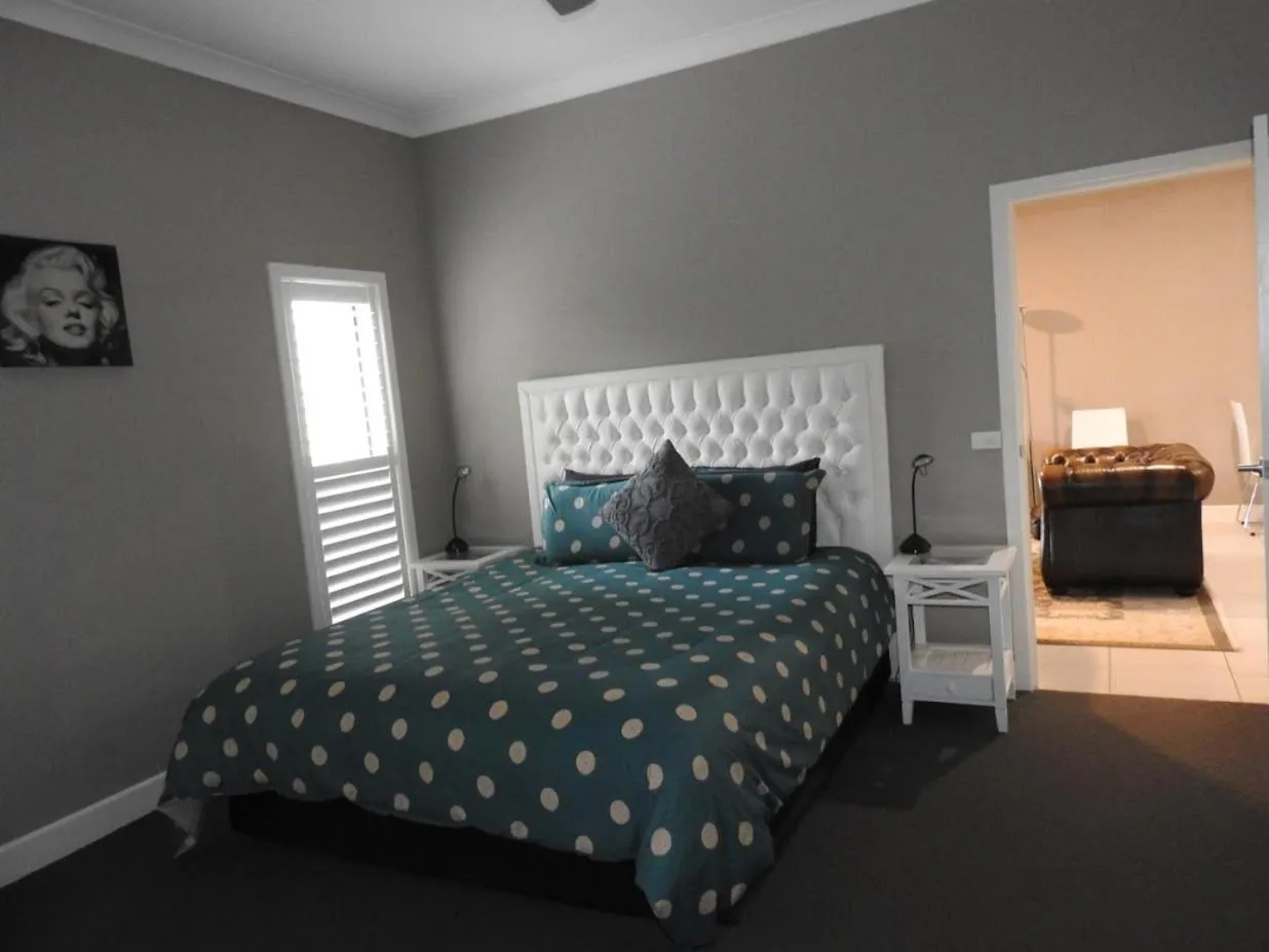 Bed in Barklysuites Apartments