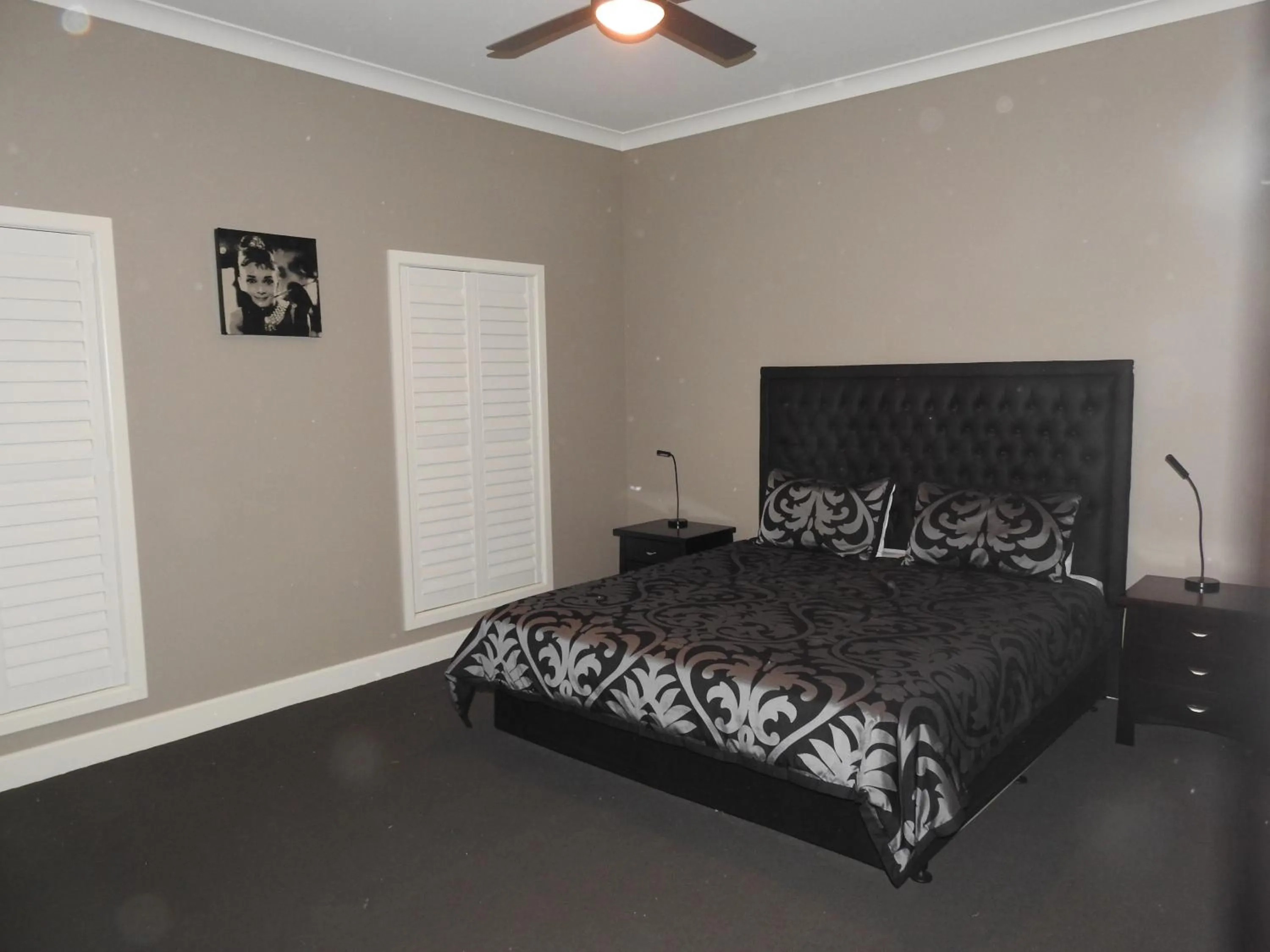 Photo of the whole room, Bed in Barklysuites Apartments