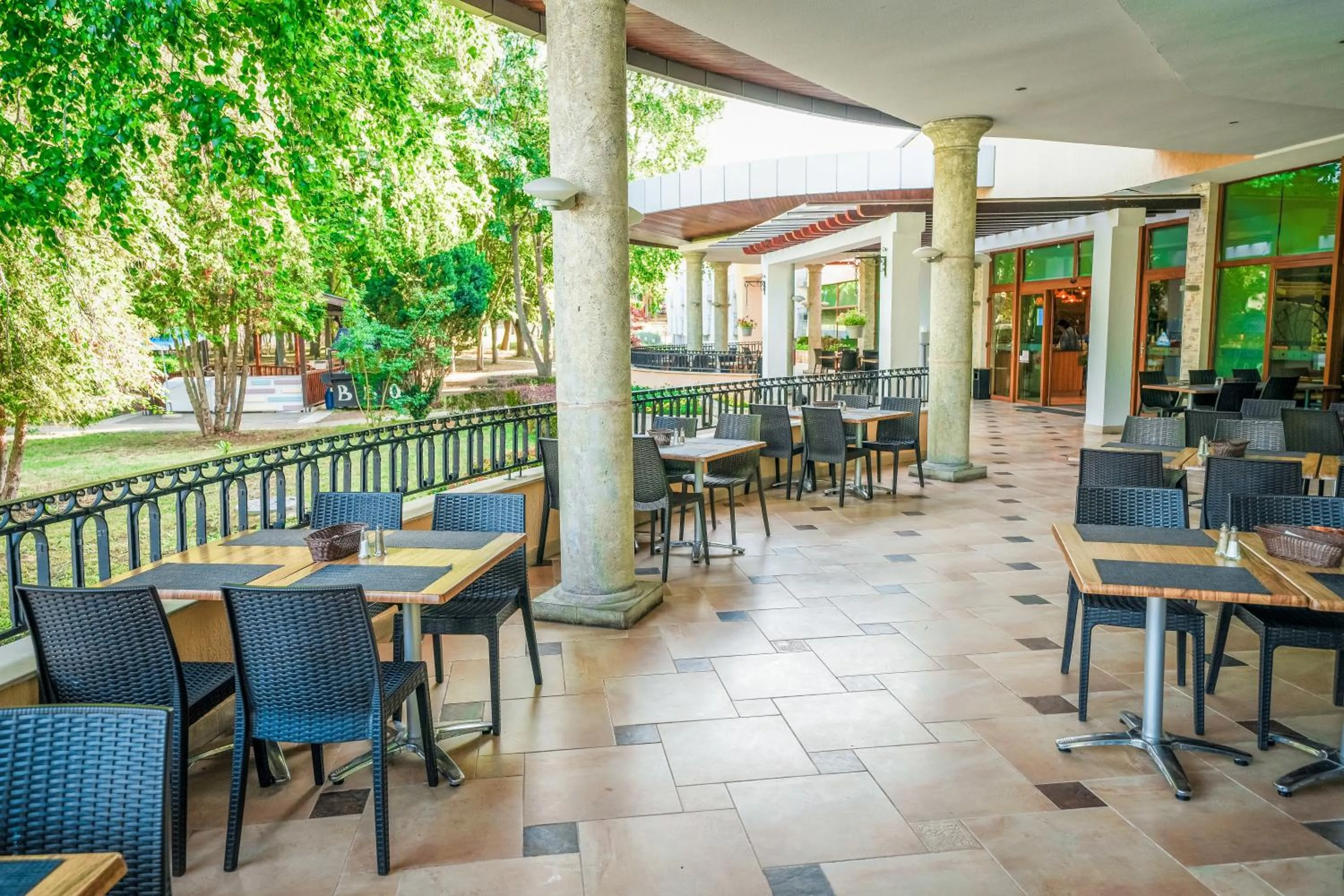Restaurant/places to eat in Calimera Ralitsa Superior Hotel - Ultra All Inclusive plus Aquapark