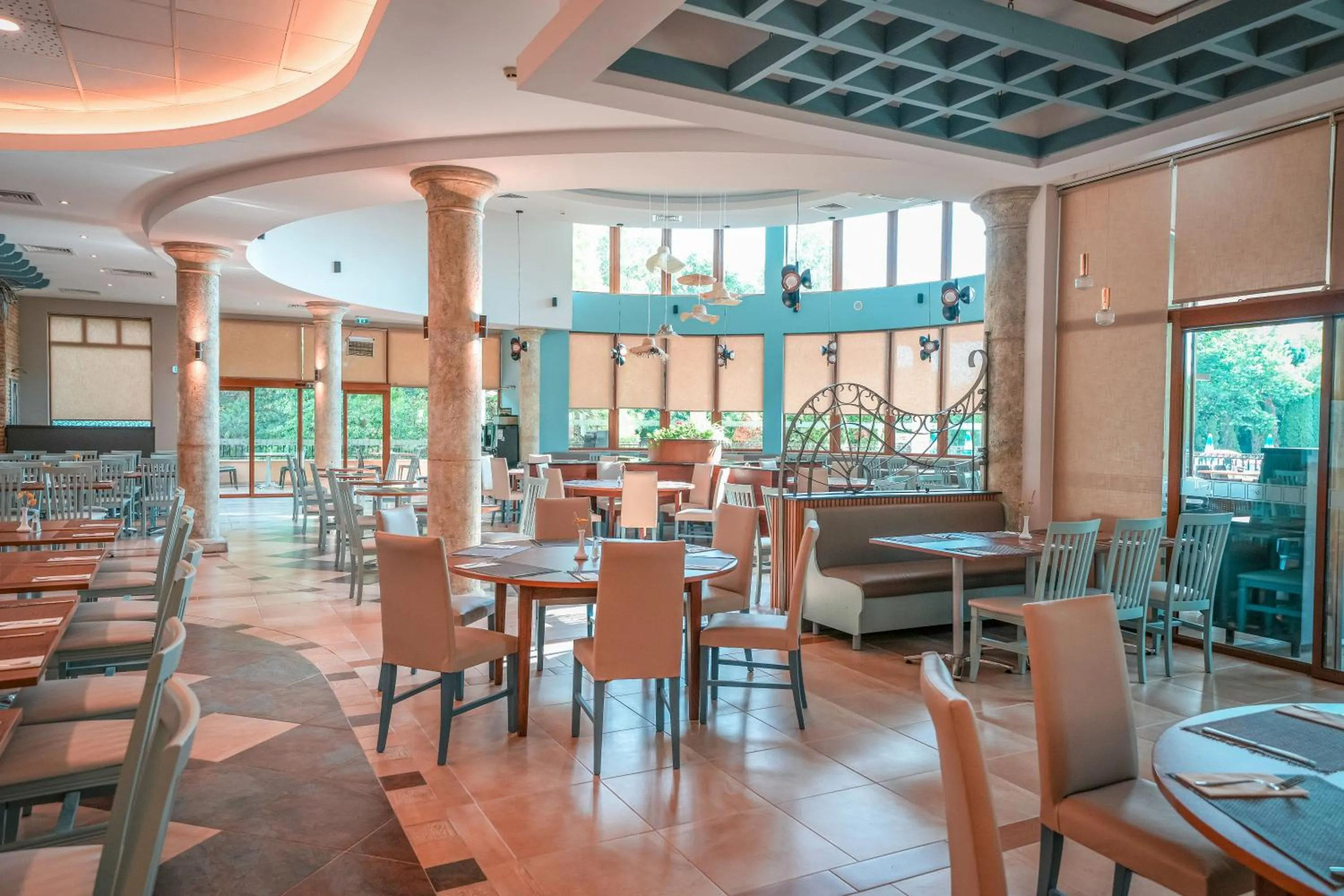 Restaurant/places to eat in Calimera Ralitsa Superior Hotel - Ultra All Inclusive plus Aquapark