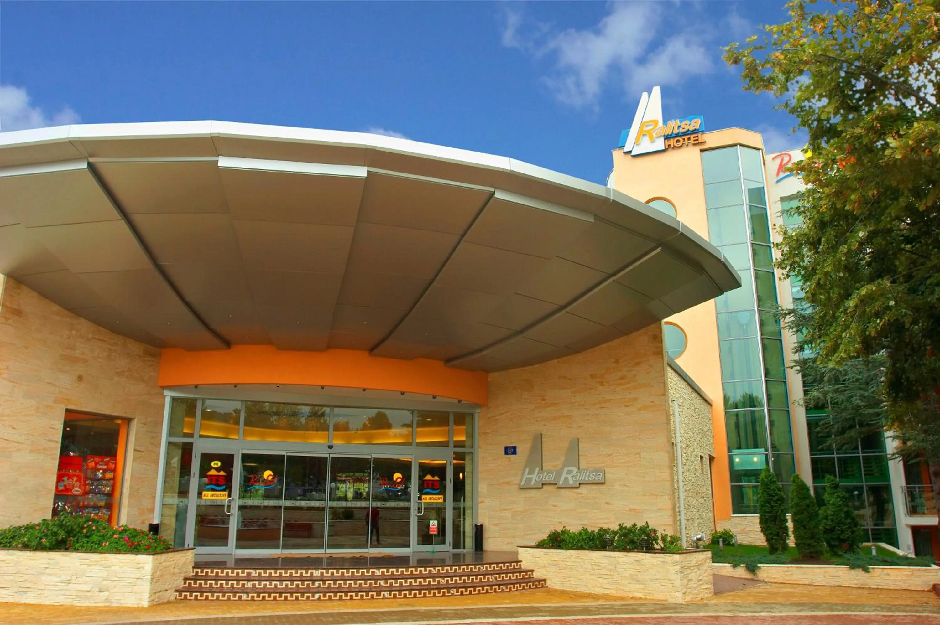 Facade/entrance in Calimera Ralitsa Superior Hotel - Ultra All Inclusive plus Aquapark