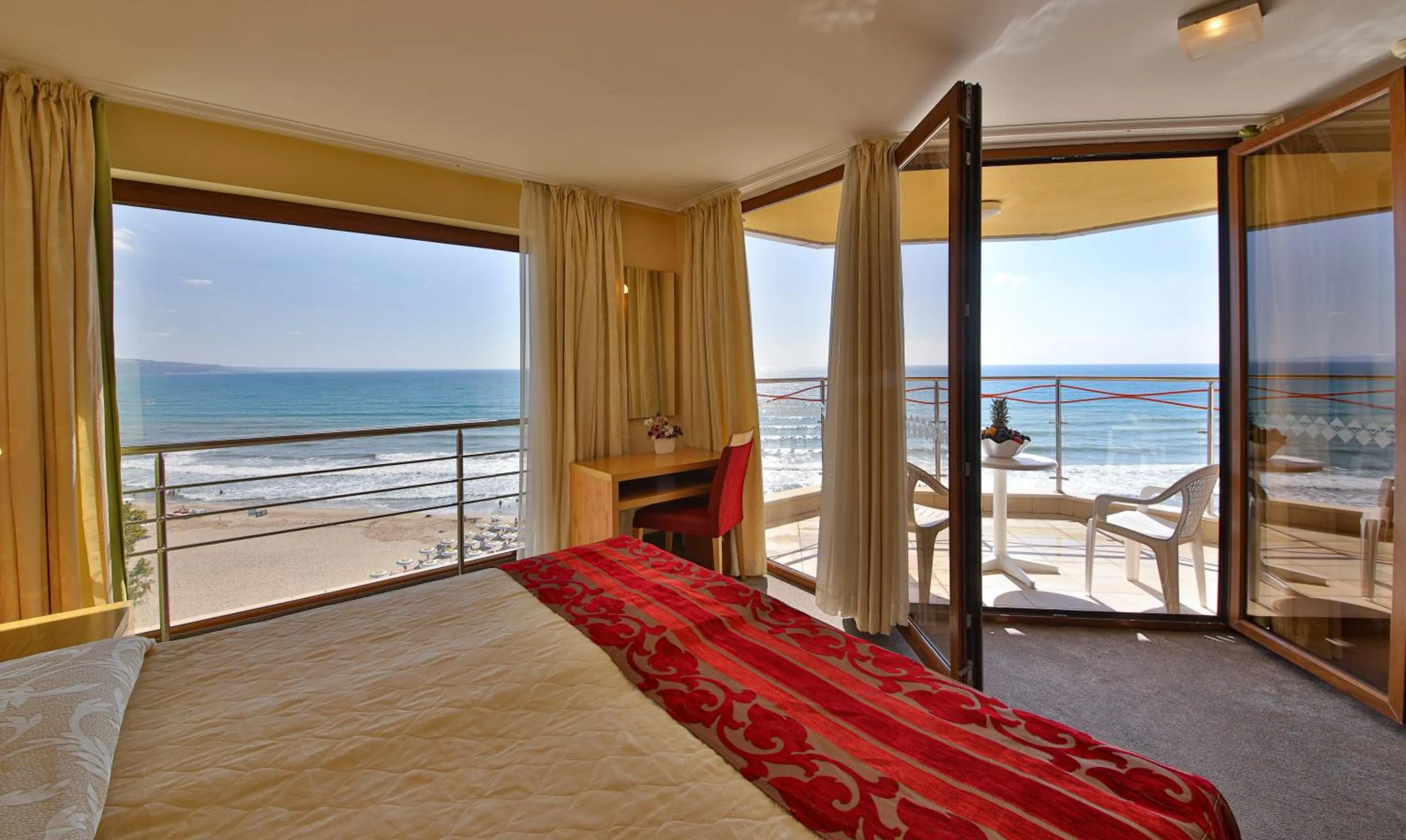 Bedroom, Bed in Kaliakra Beach Hotel - Ultra All Inclusive