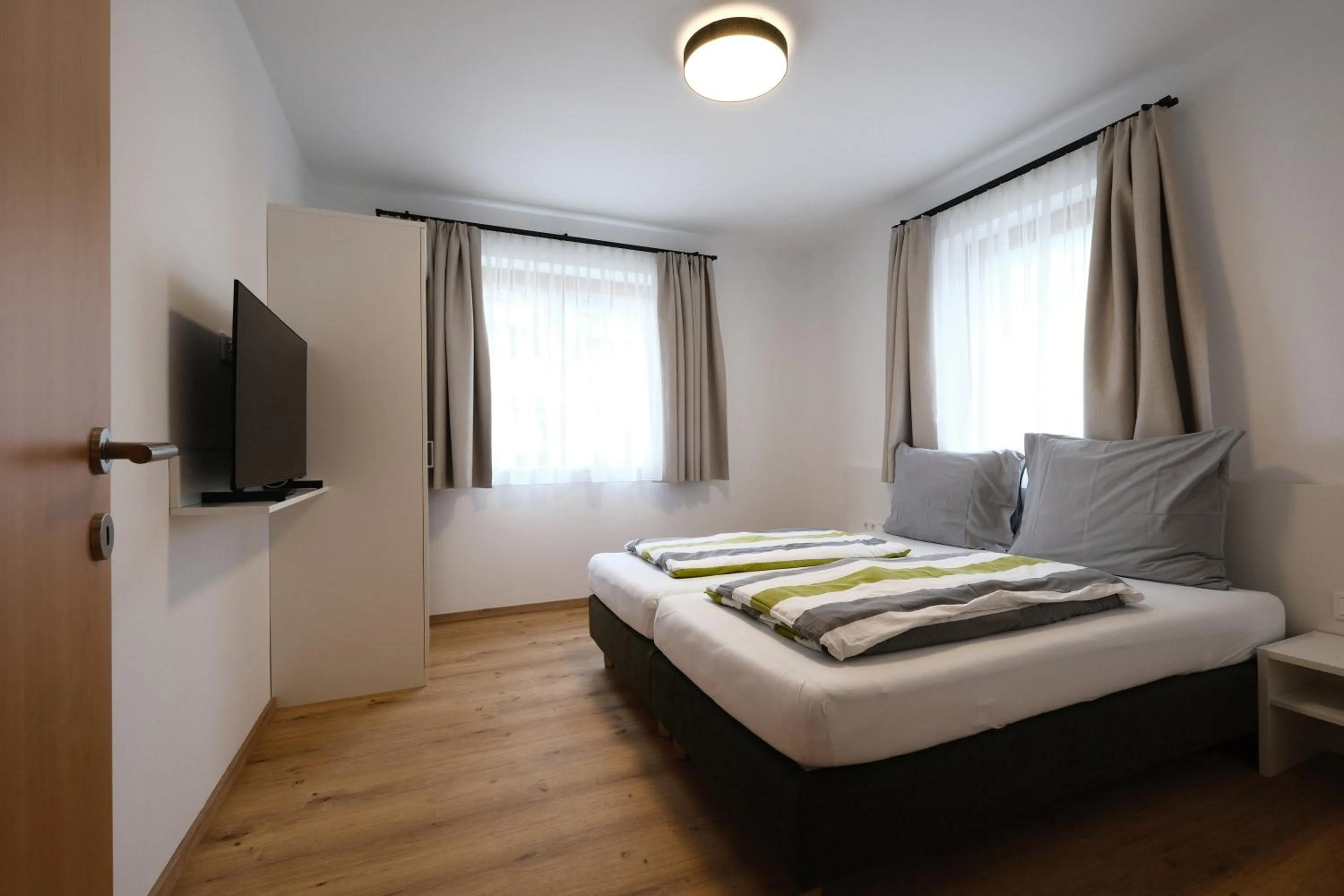 Bedroom, Bed in SeeHotel & SeeApartments Kärntnerhof- direkt am See!