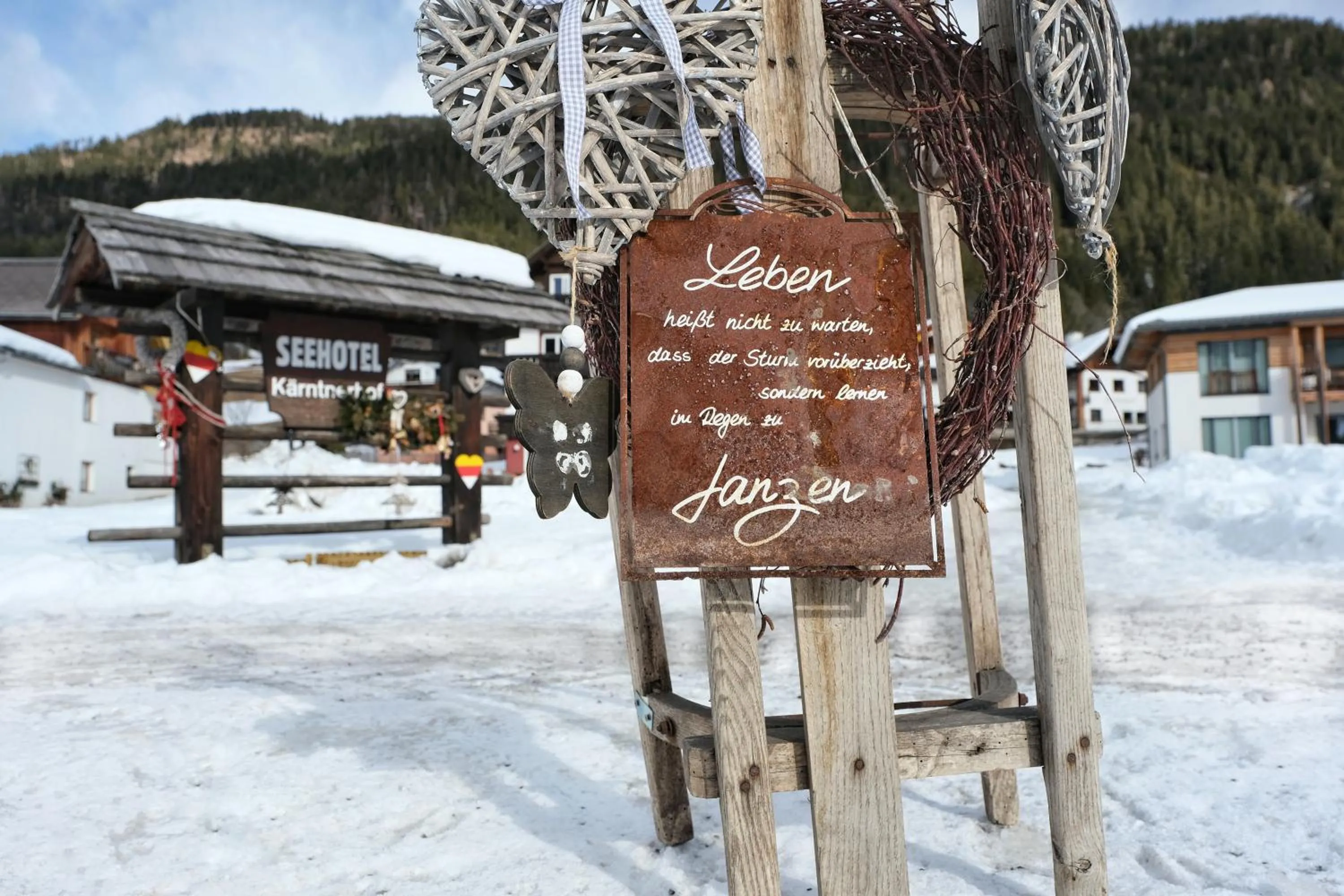 Property logo or sign in SeeHotel & SeeApartments Kärntnerhof- direkt am See!