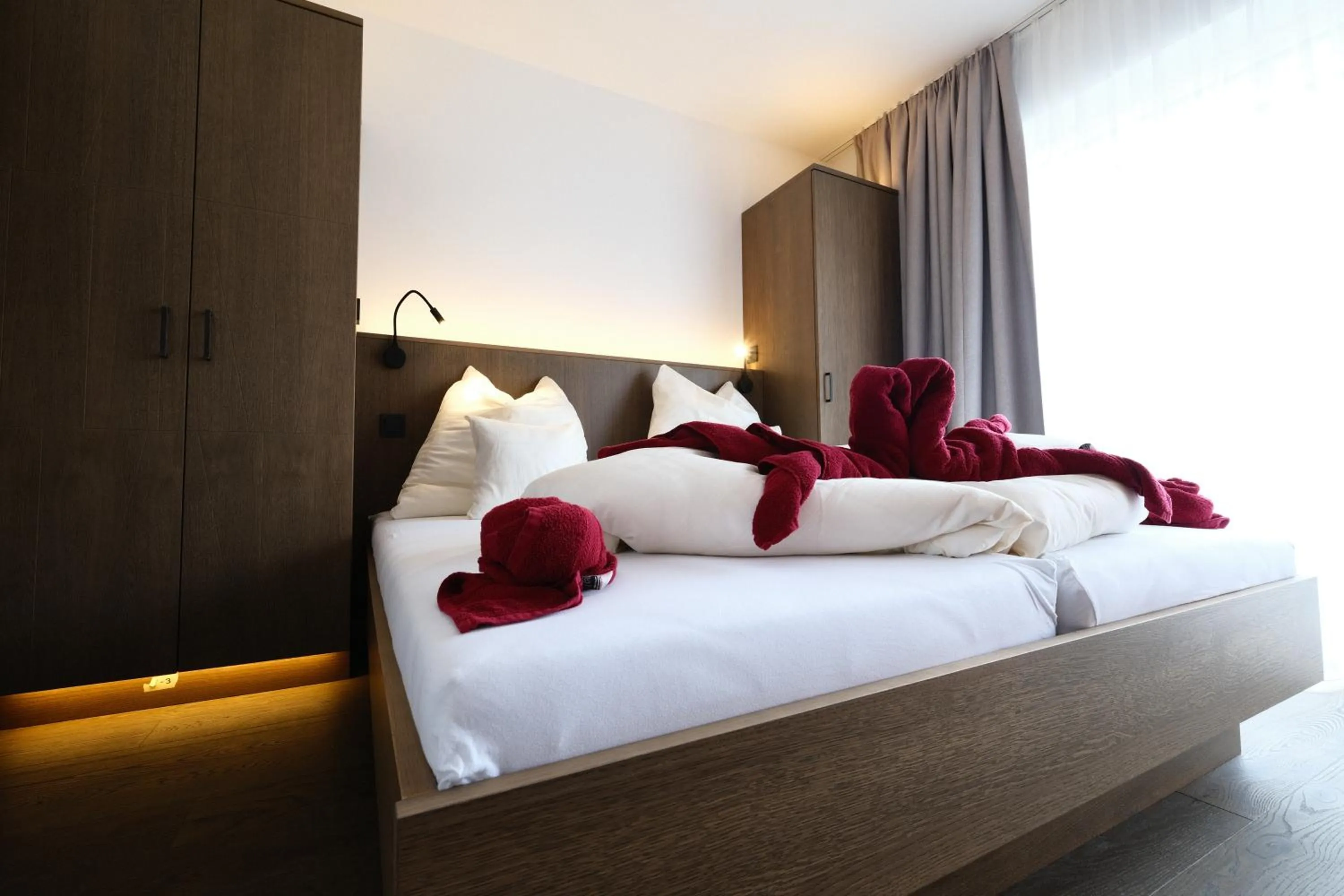 Bedroom, Bed in SeeHotel & SeeApartments Kärntnerhof- direkt am See!