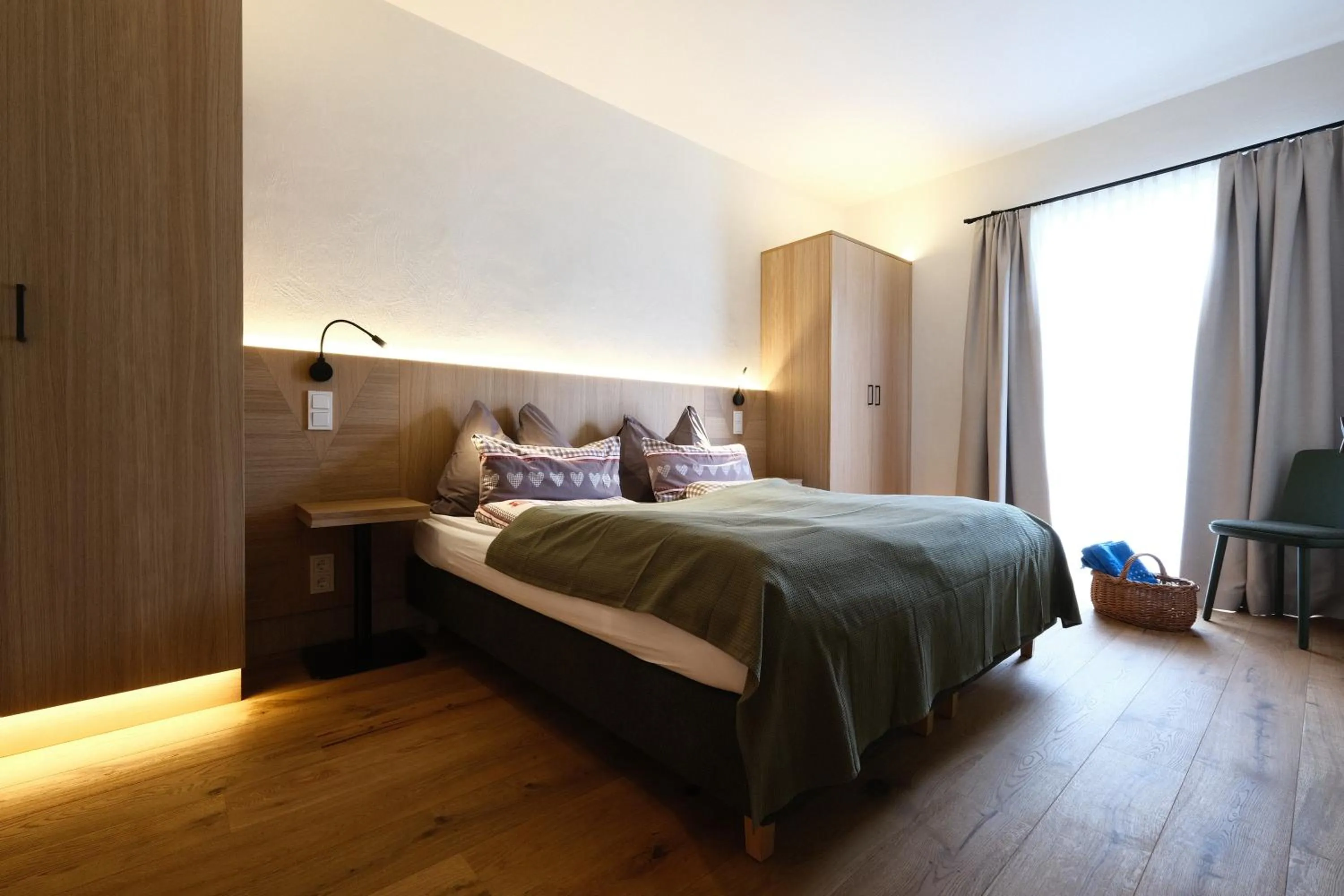 Bedroom, Bed in SeeHotel & SeeApartments Kärntnerhof- direkt am See!