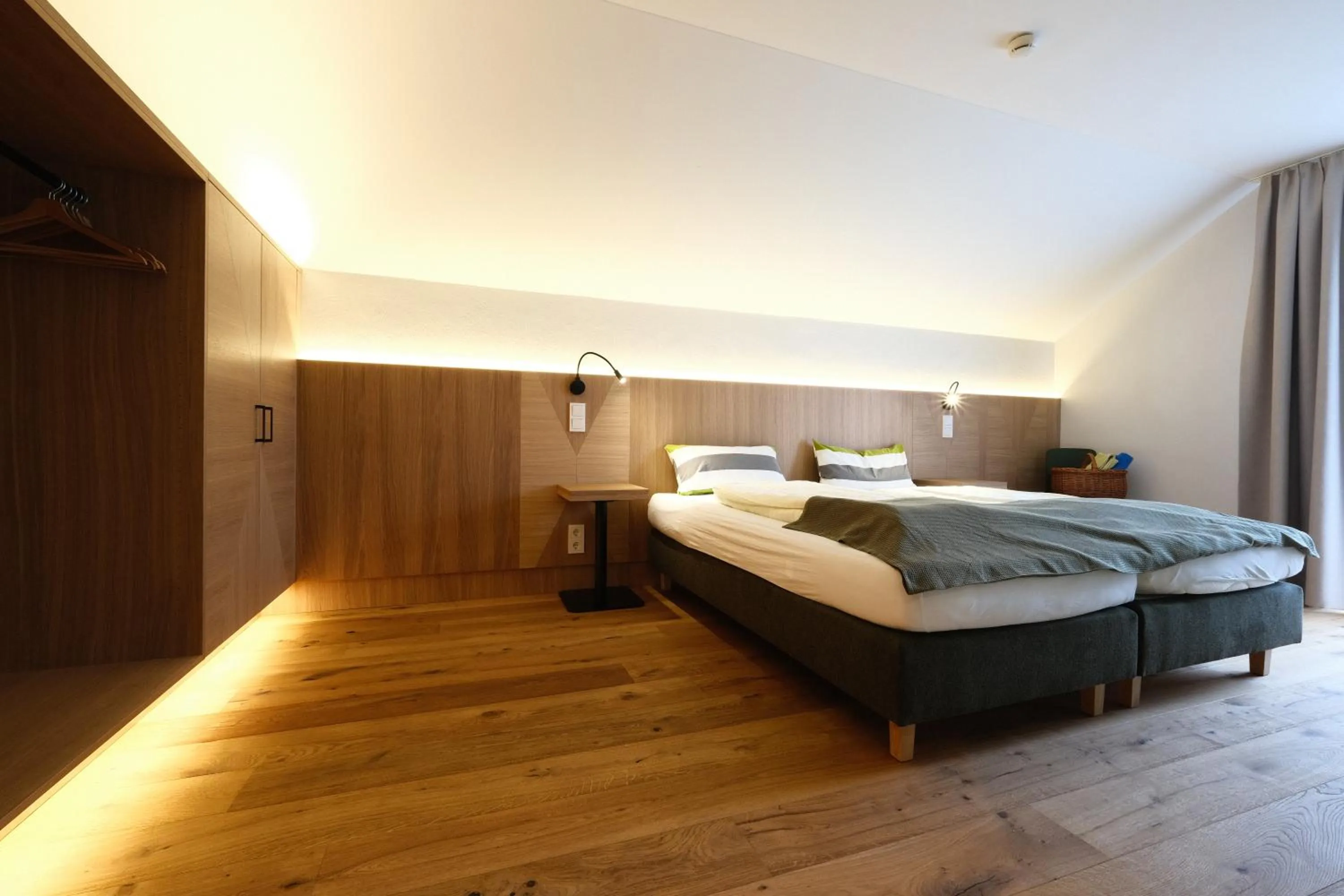 Bedroom, Bed in SeeHotel & SeeApartments Kärntnerhof- direkt am See!