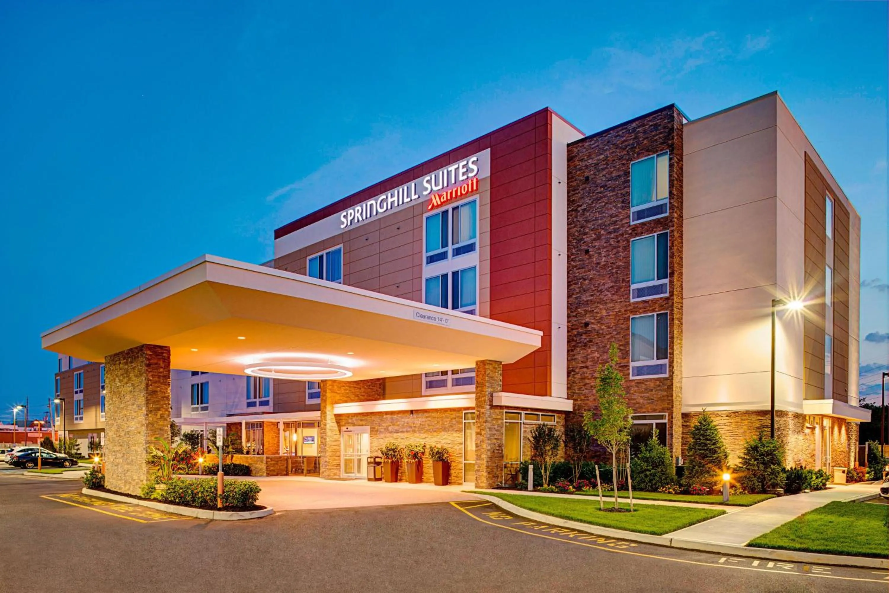 Property building in SpringHill Suites by Marriott Carle Place Garden City