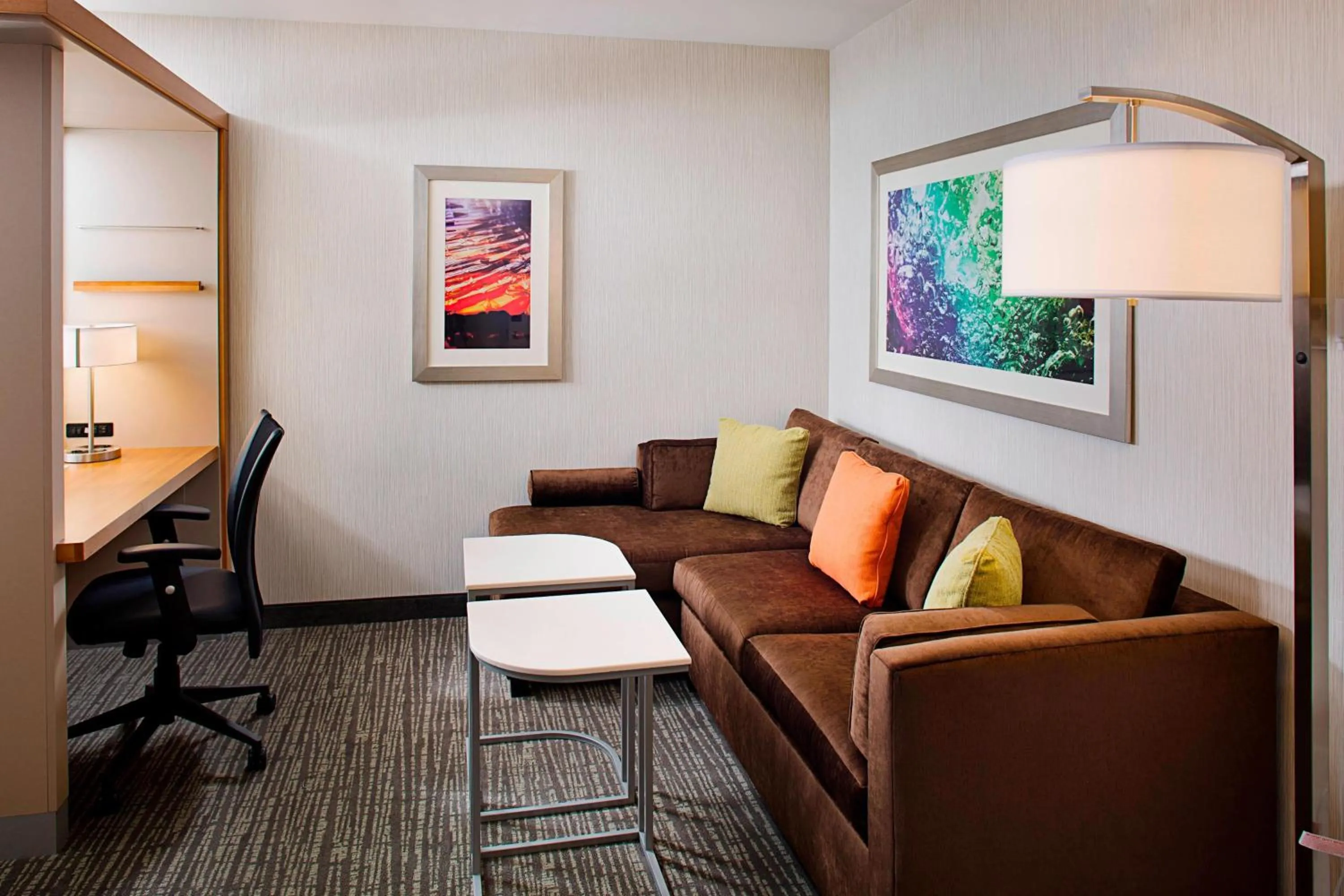 Living room in SpringHill Suites by Marriott Carle Place Garden City