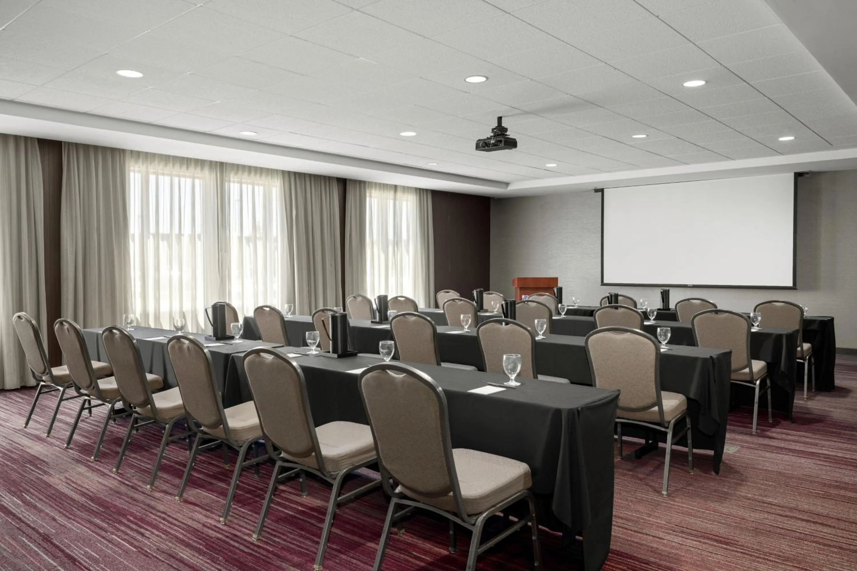 Meeting/conference room in Courtyard by Marriott Omaha Bellevue at Beardmore Event Center