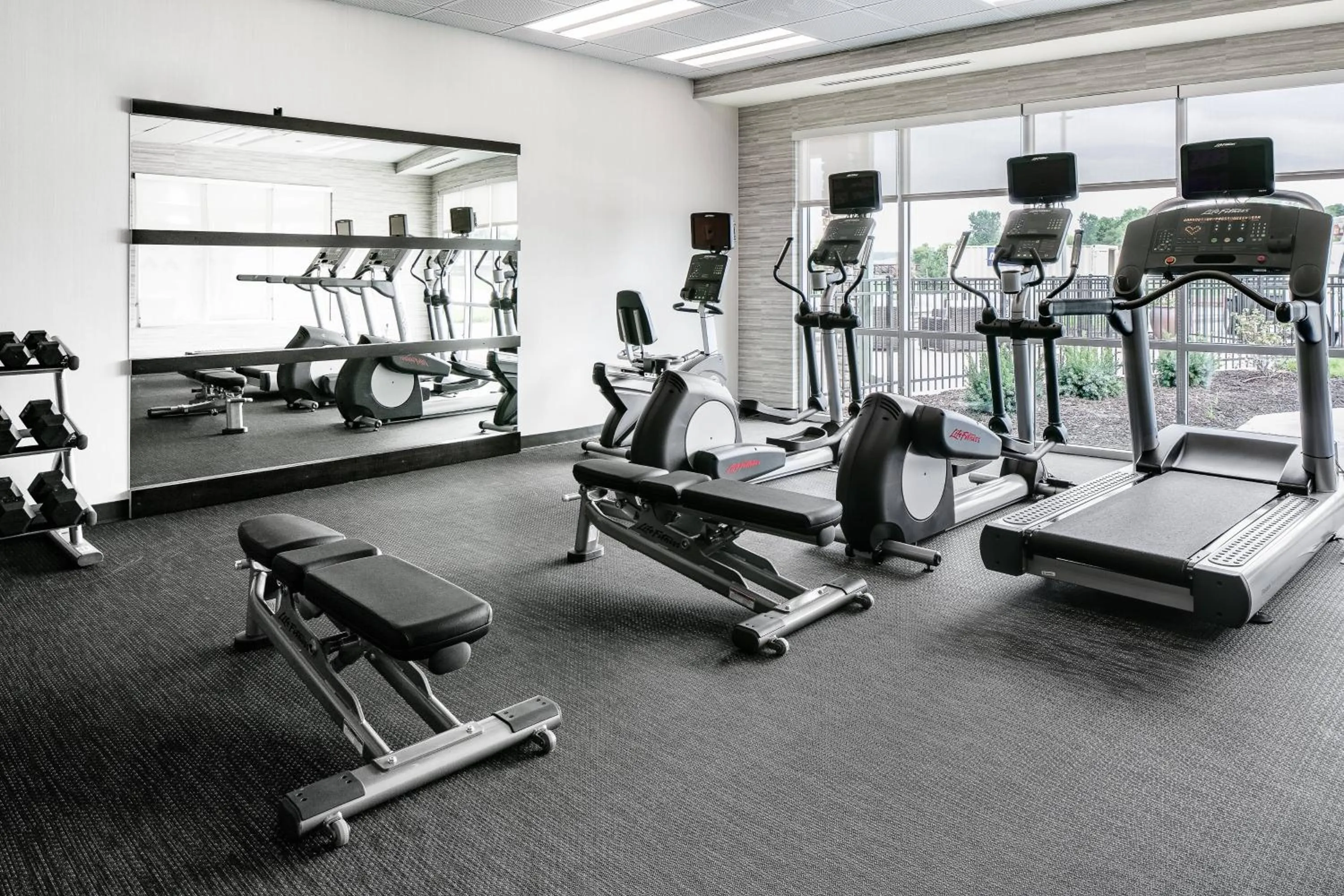 Fitness centre/facilities in Courtyard by Marriott Omaha Bellevue at Beardmore Event Center