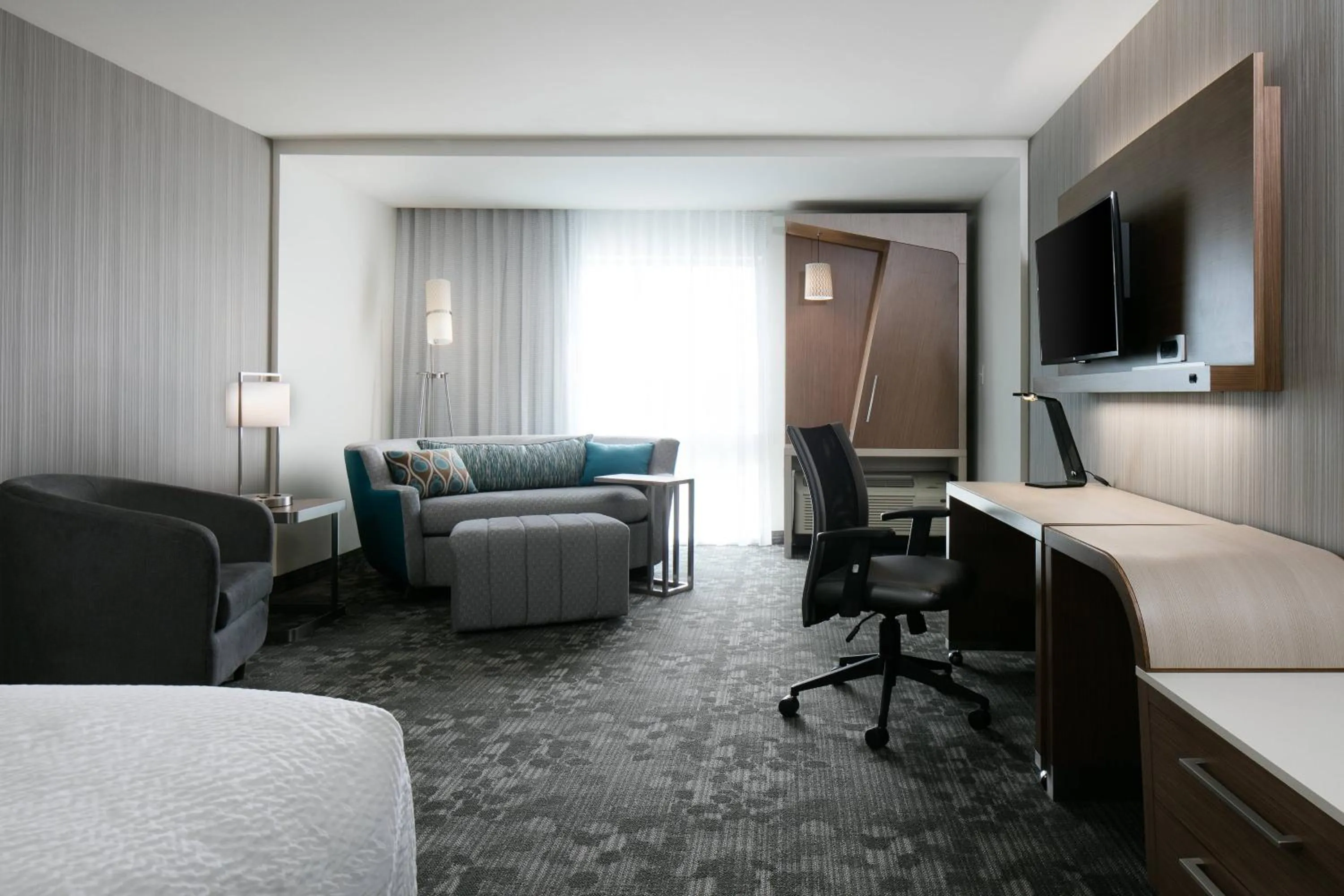 Living room in Courtyard by Marriott Omaha Bellevue at Beardmore Event Center