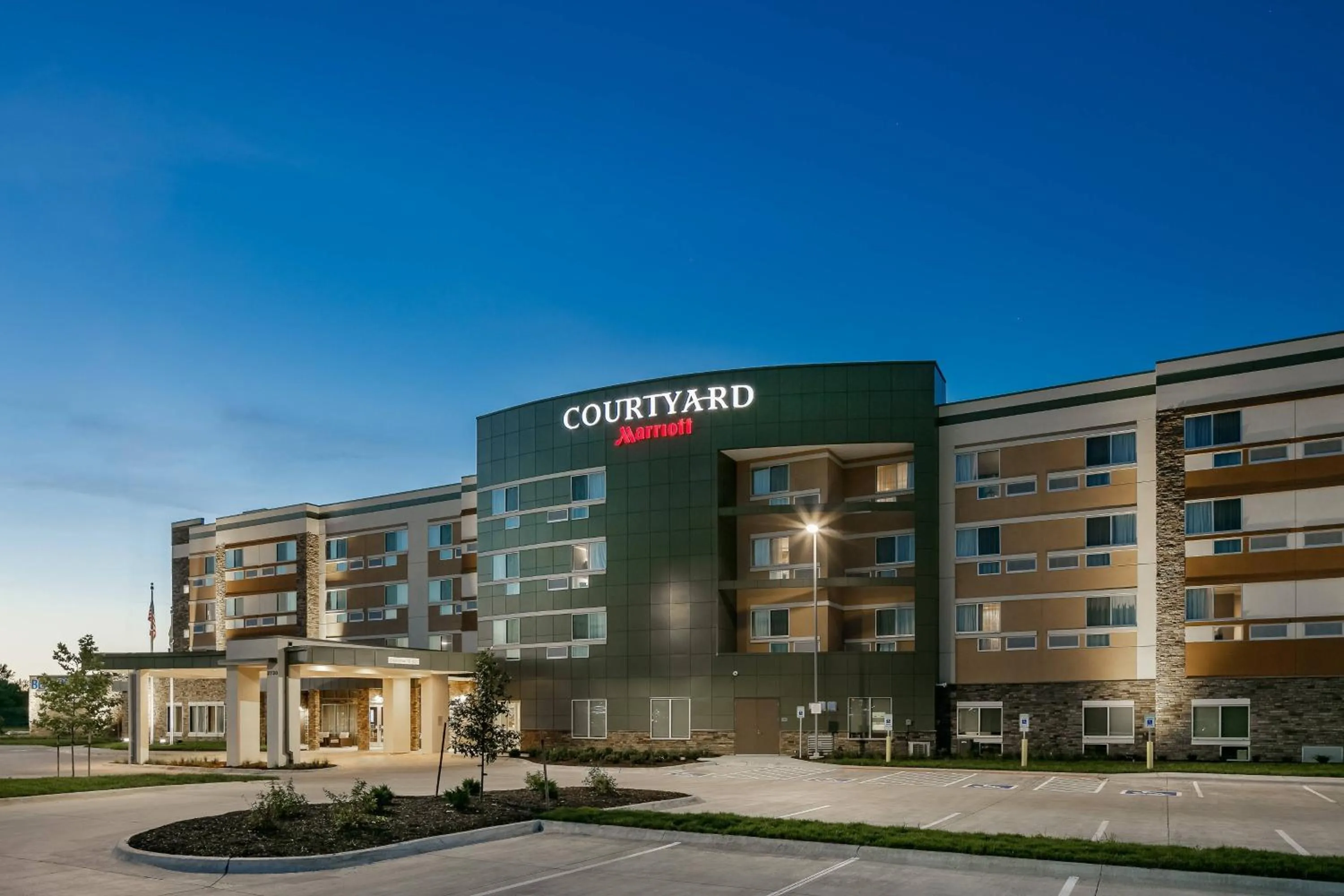 Property building in Courtyard by Marriott Omaha Bellevue at Beardmore Event Center