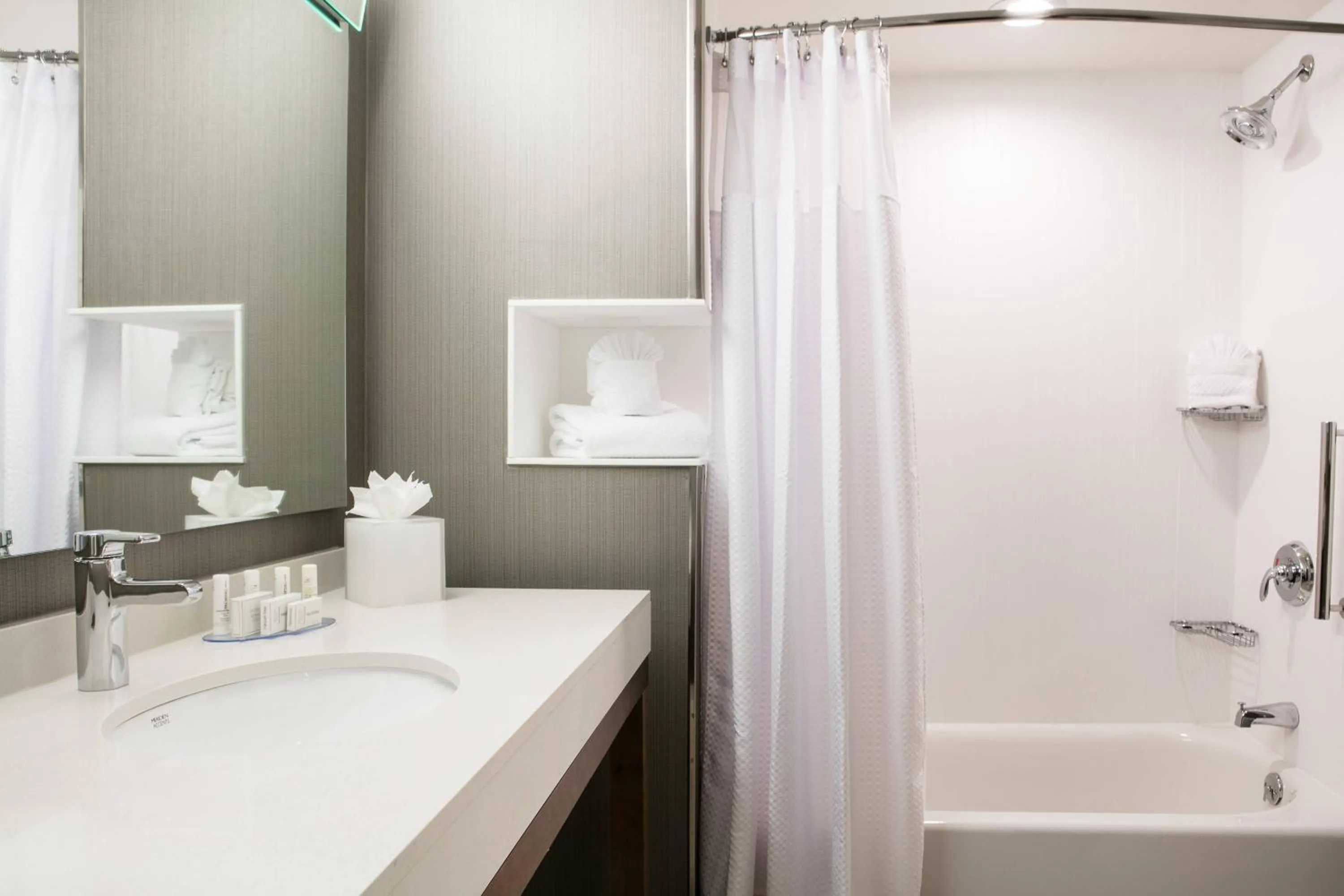 Bathroom in Courtyard by Marriott Omaha Bellevue at Beardmore Event Center