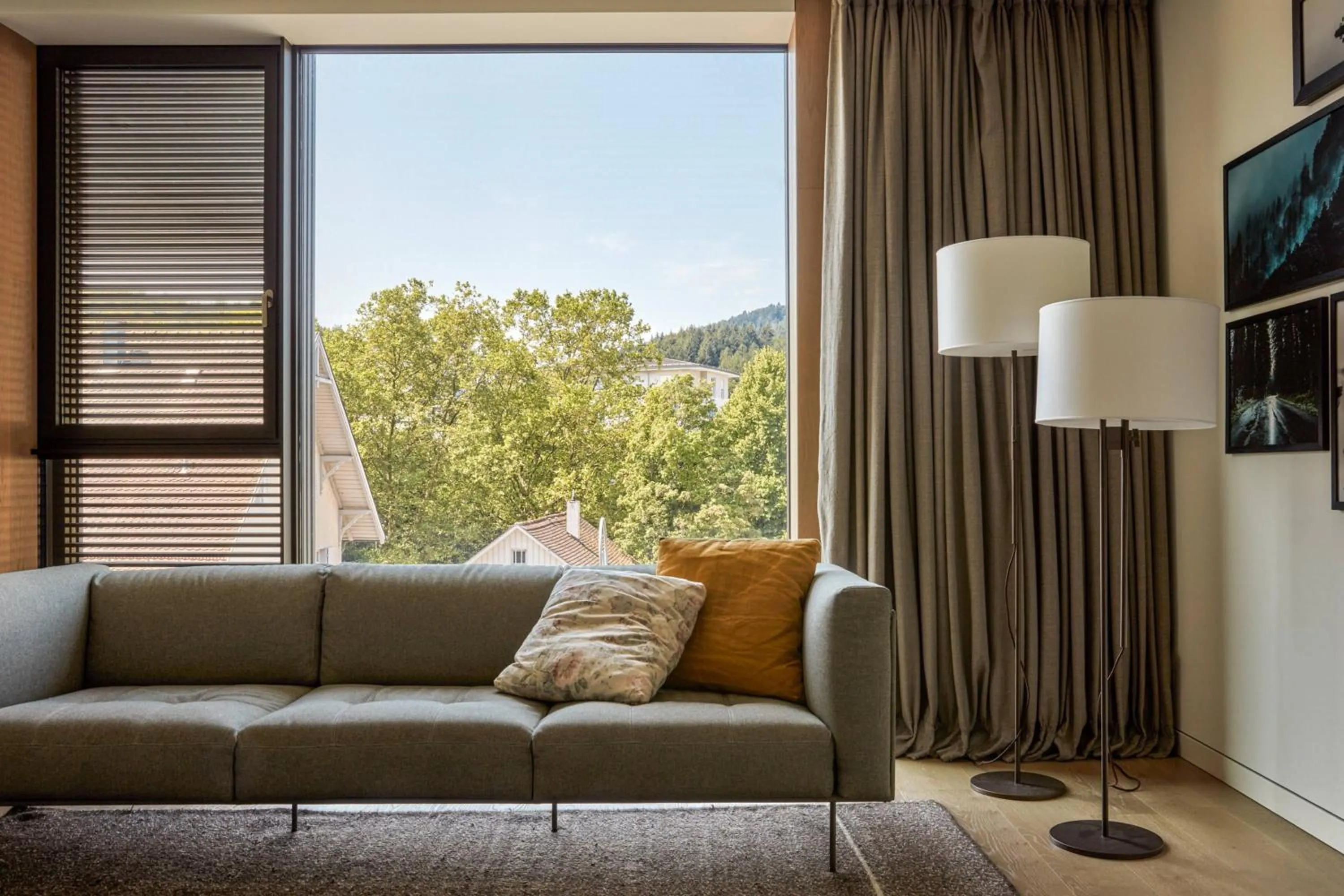 Bedroom in Roomers Baden-Baden, Autograph Collection