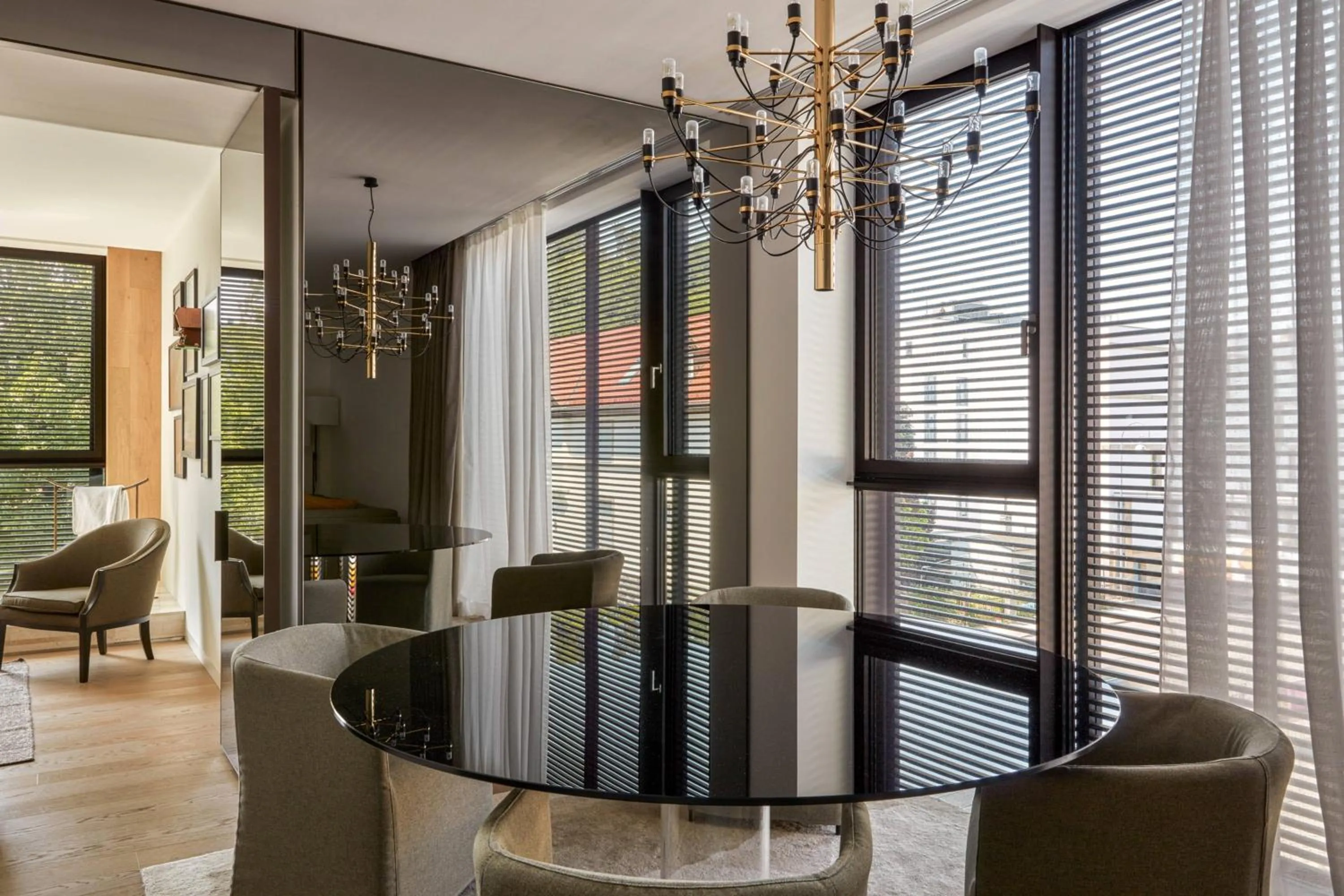 Bedroom in Roomers Baden-Baden, Autograph Collection