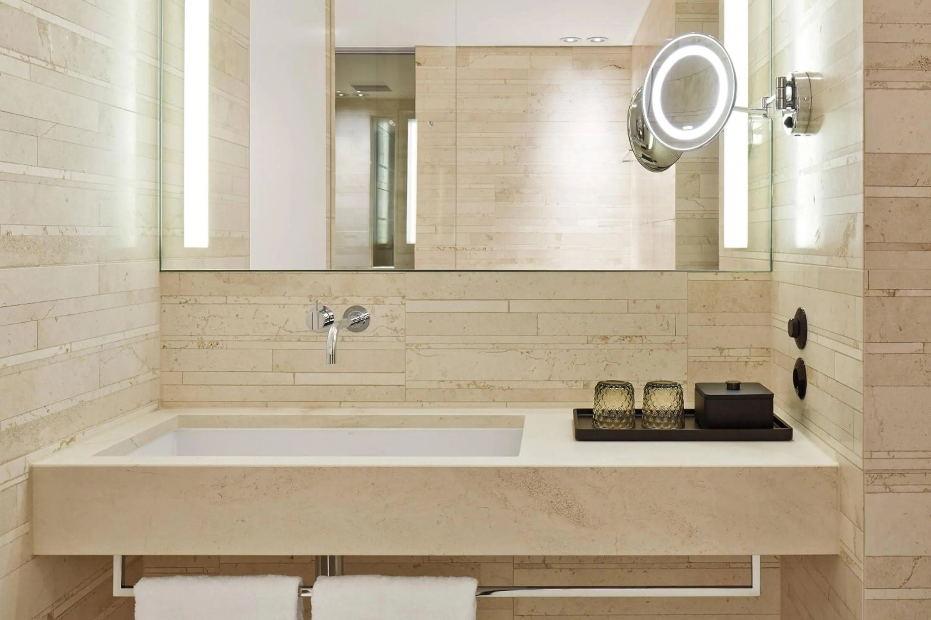 Bathroom in Roomers Baden-Baden, Autograph Collection