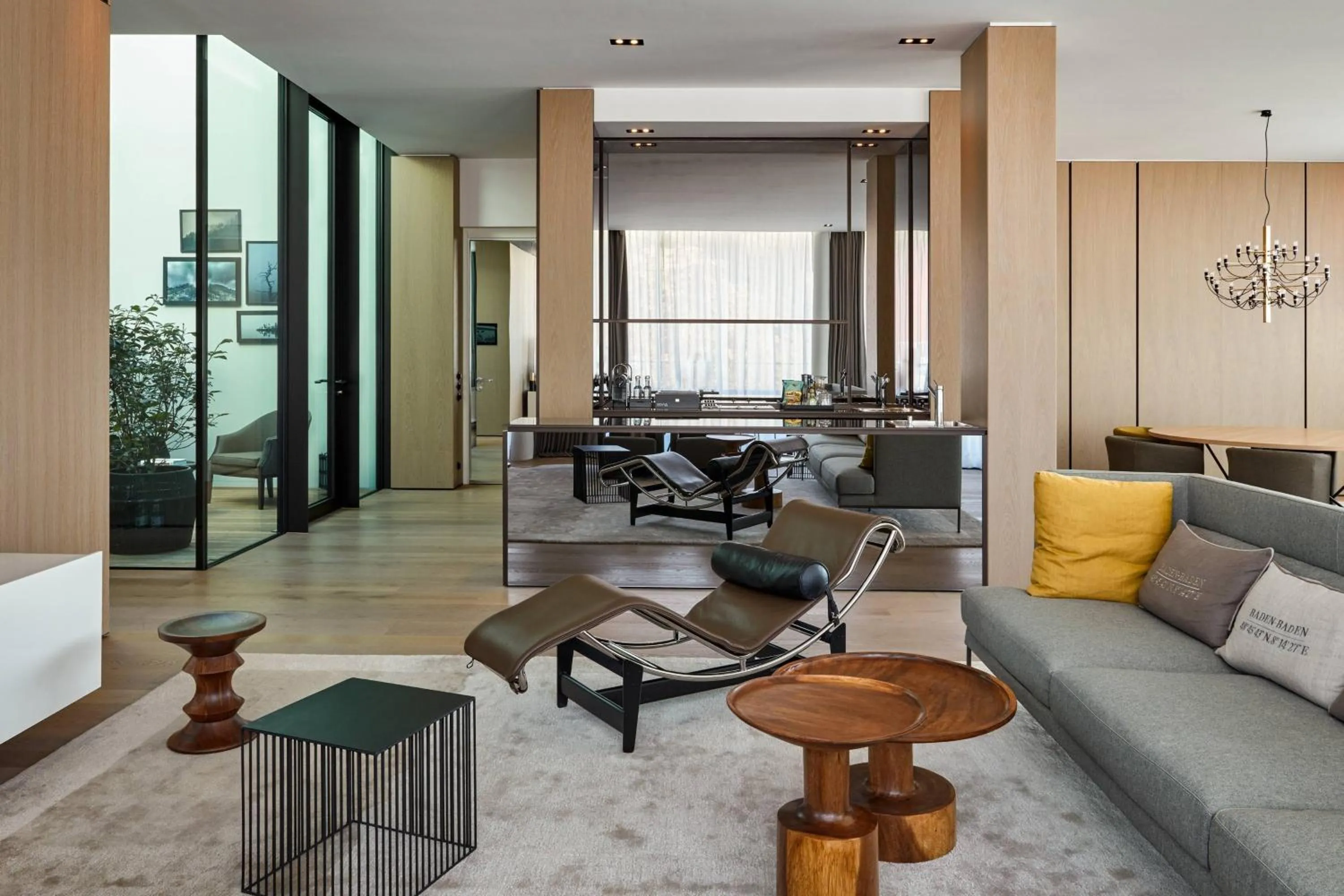 Bedroom in Roomers Baden-Baden, Autograph Collection