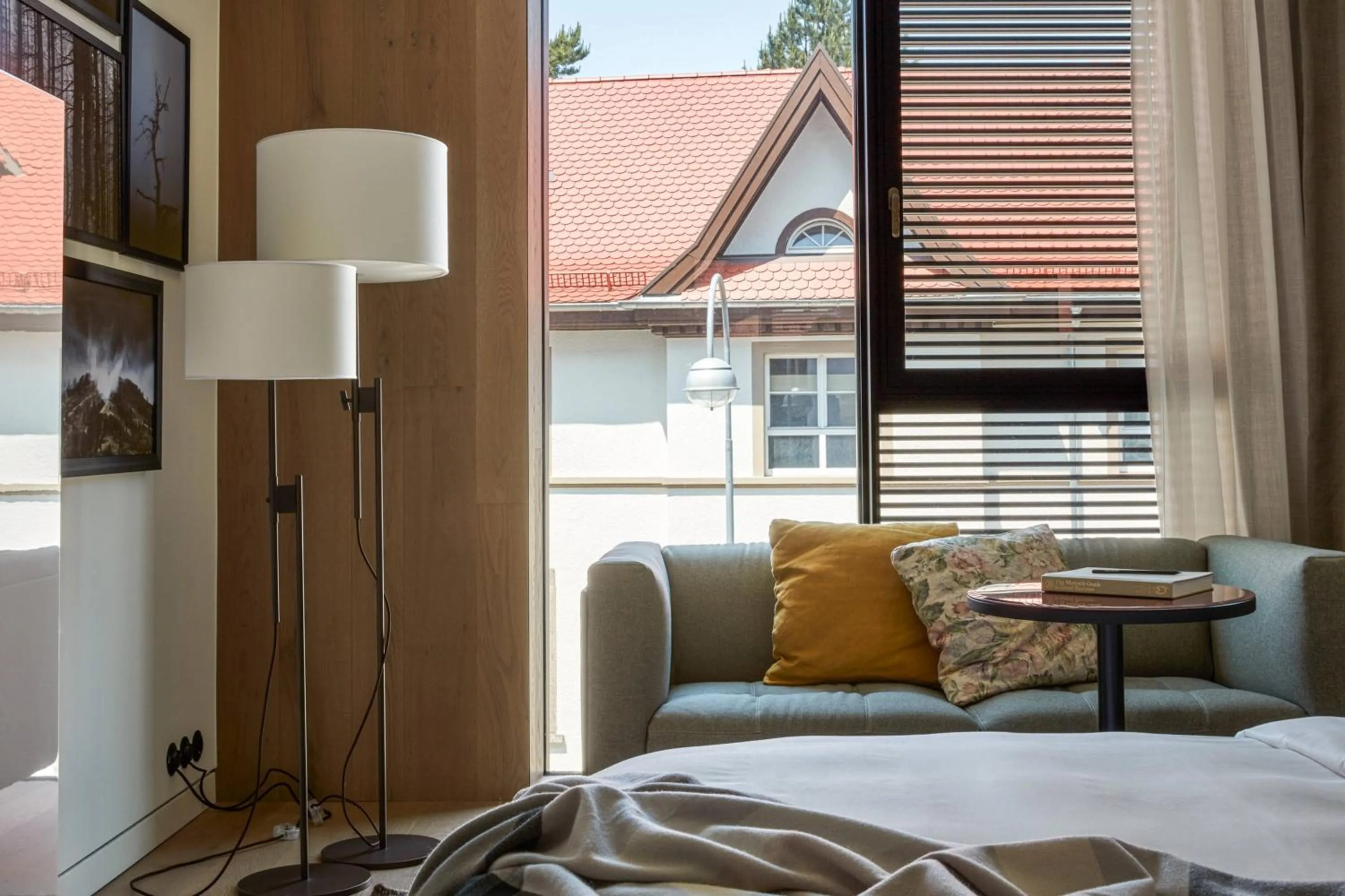 Photo of the whole room, Bed in Roomers Baden-Baden, Autograph Collection