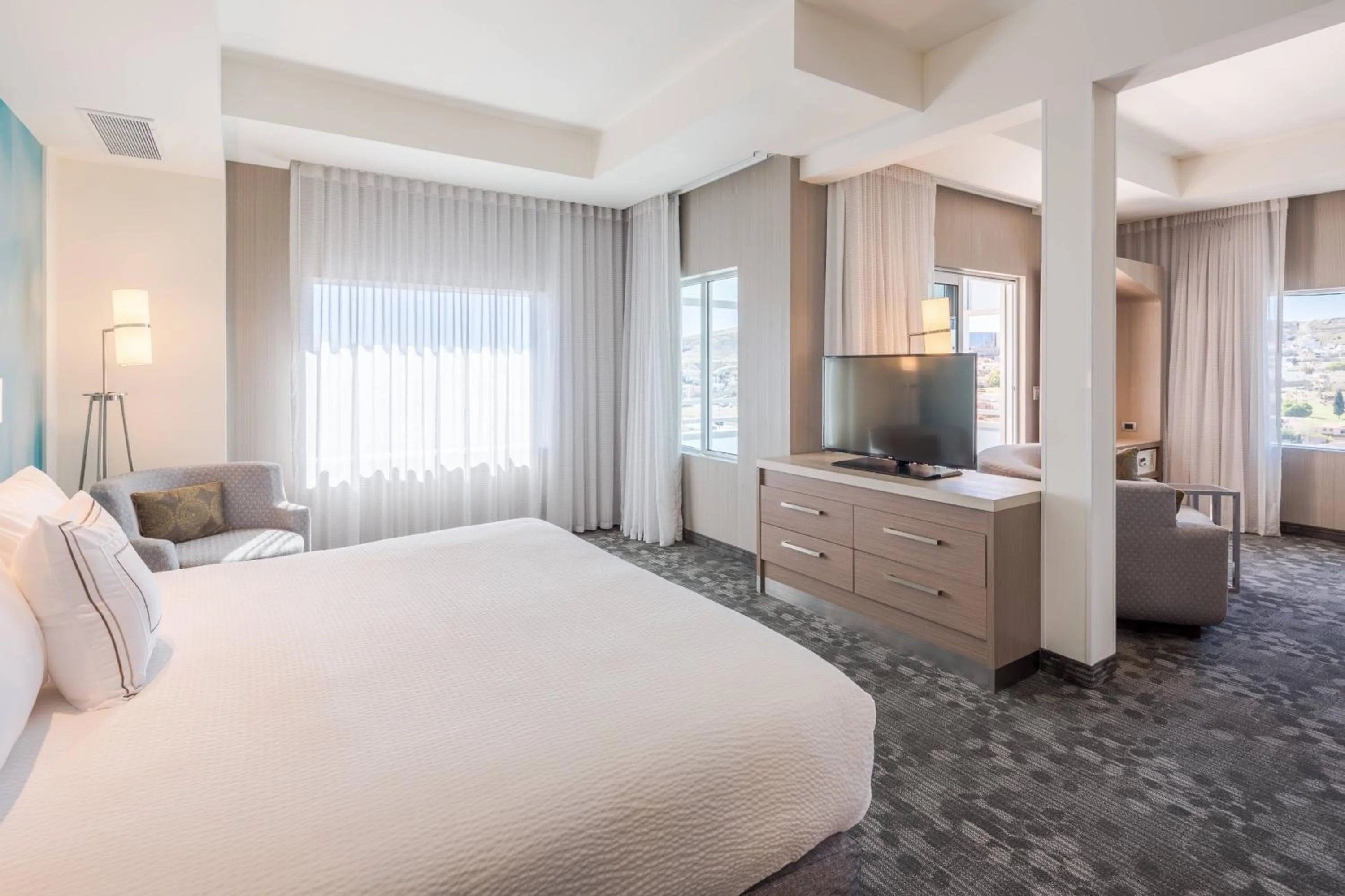 Bedroom, Bed in Courtyard by Marriott Chihuahua