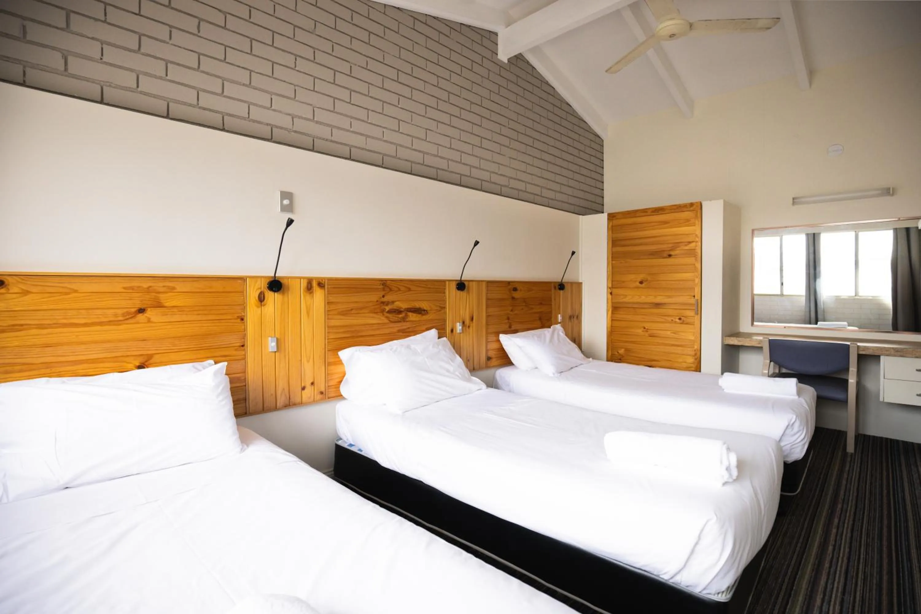 Bed in Wanderlight Motor Inn