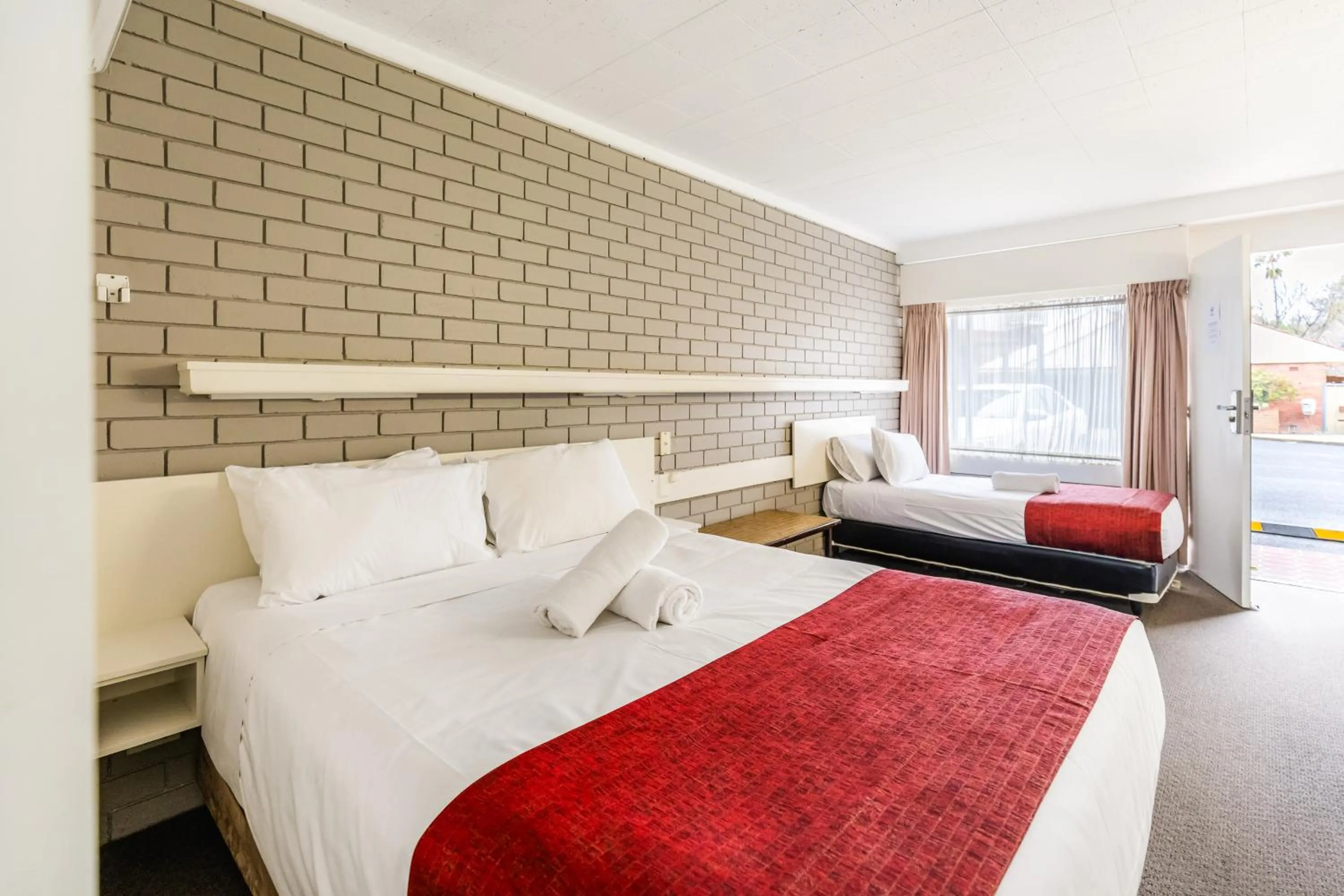 Bedroom, Bed in Wanderlight Motor Inn