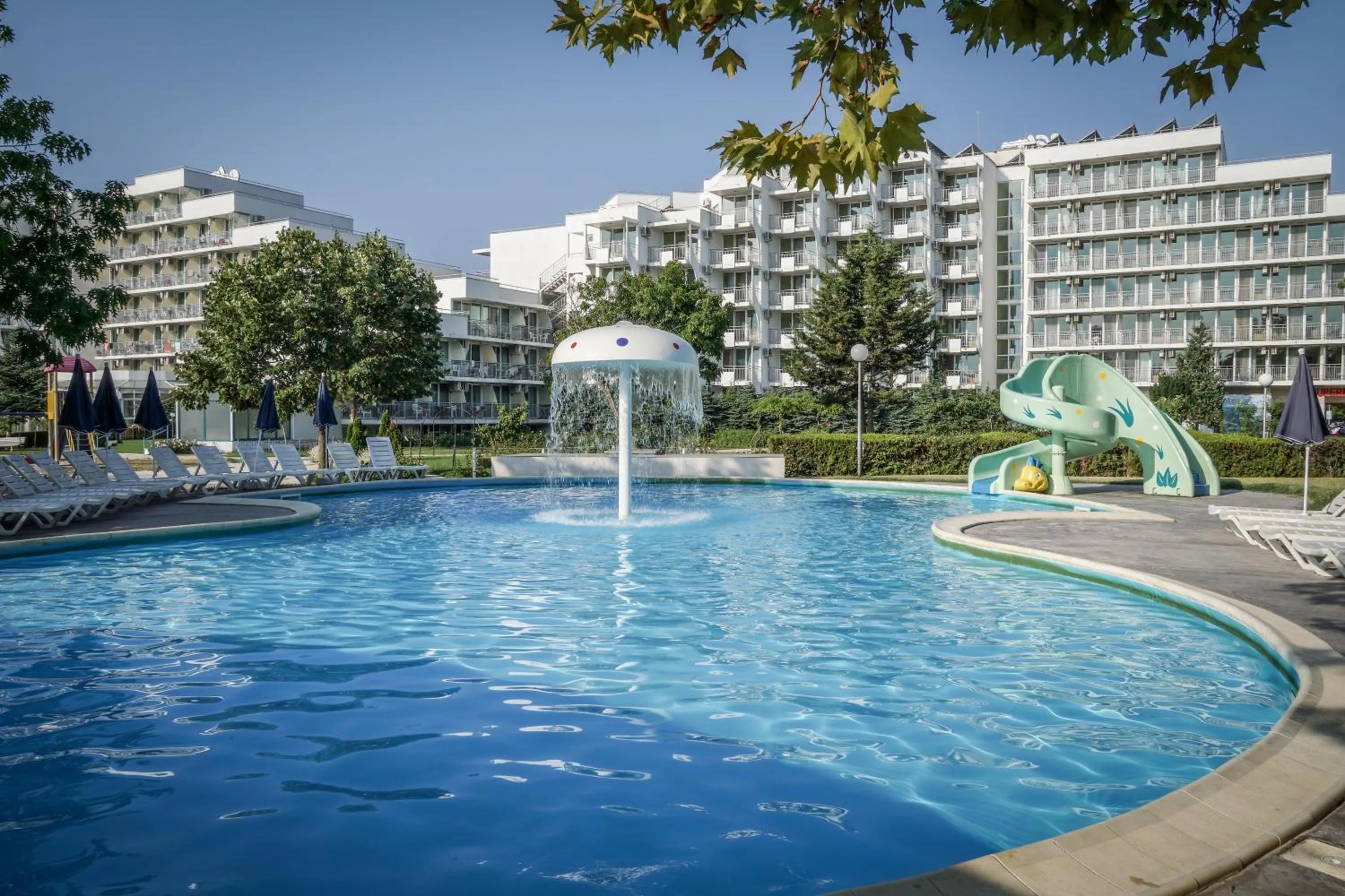 Swimming pool in Hotel Sandy Beach
